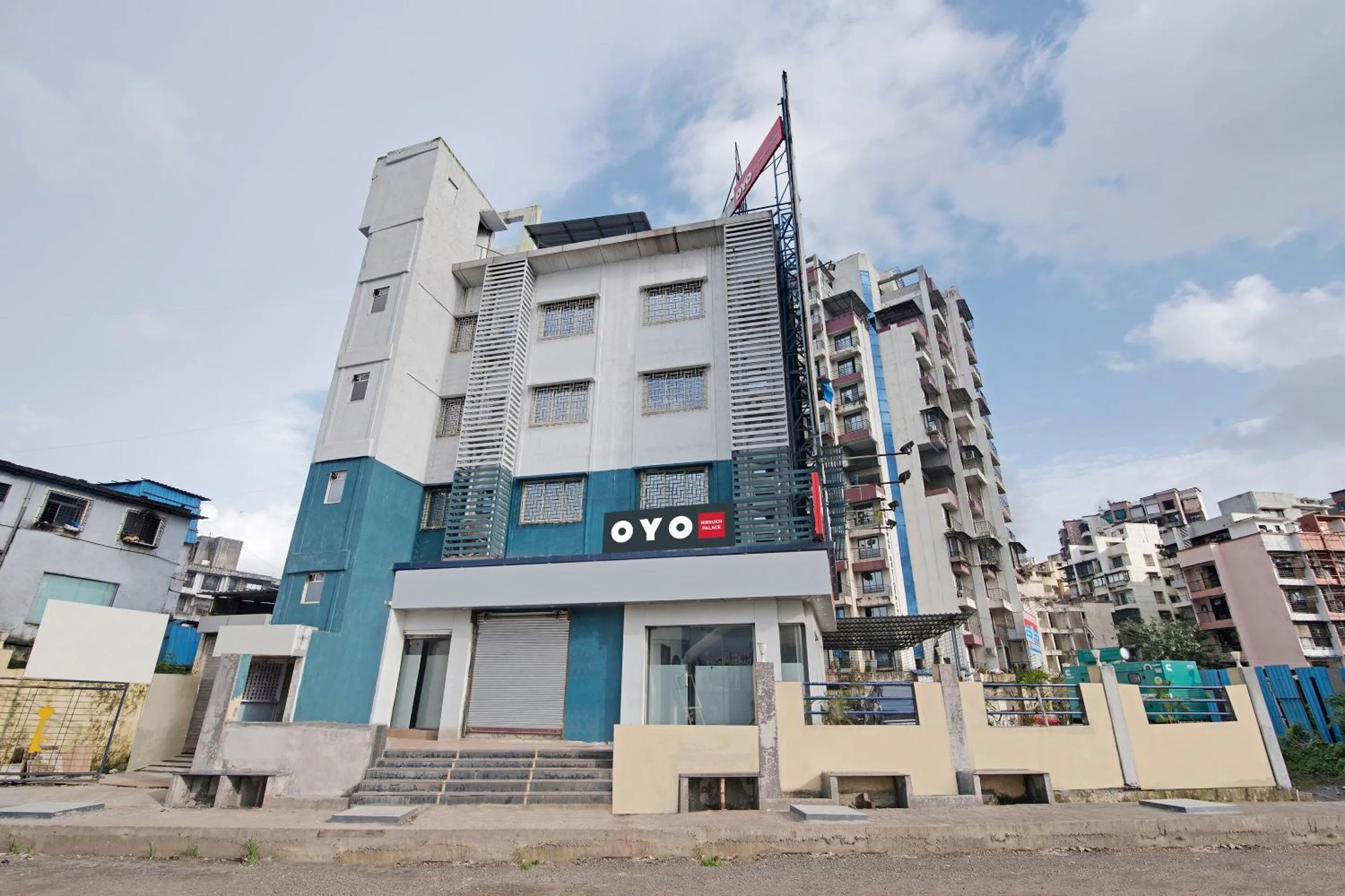 Facade/entrance in Hotel O Nirsukh Palace
