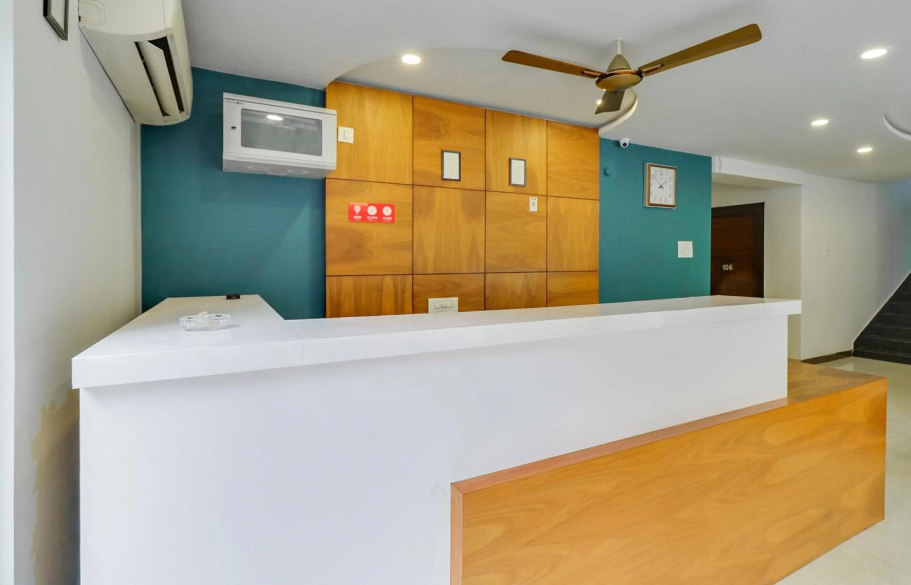 Lobby or reception in Super Hotel O Stay Inn Maharani Peta