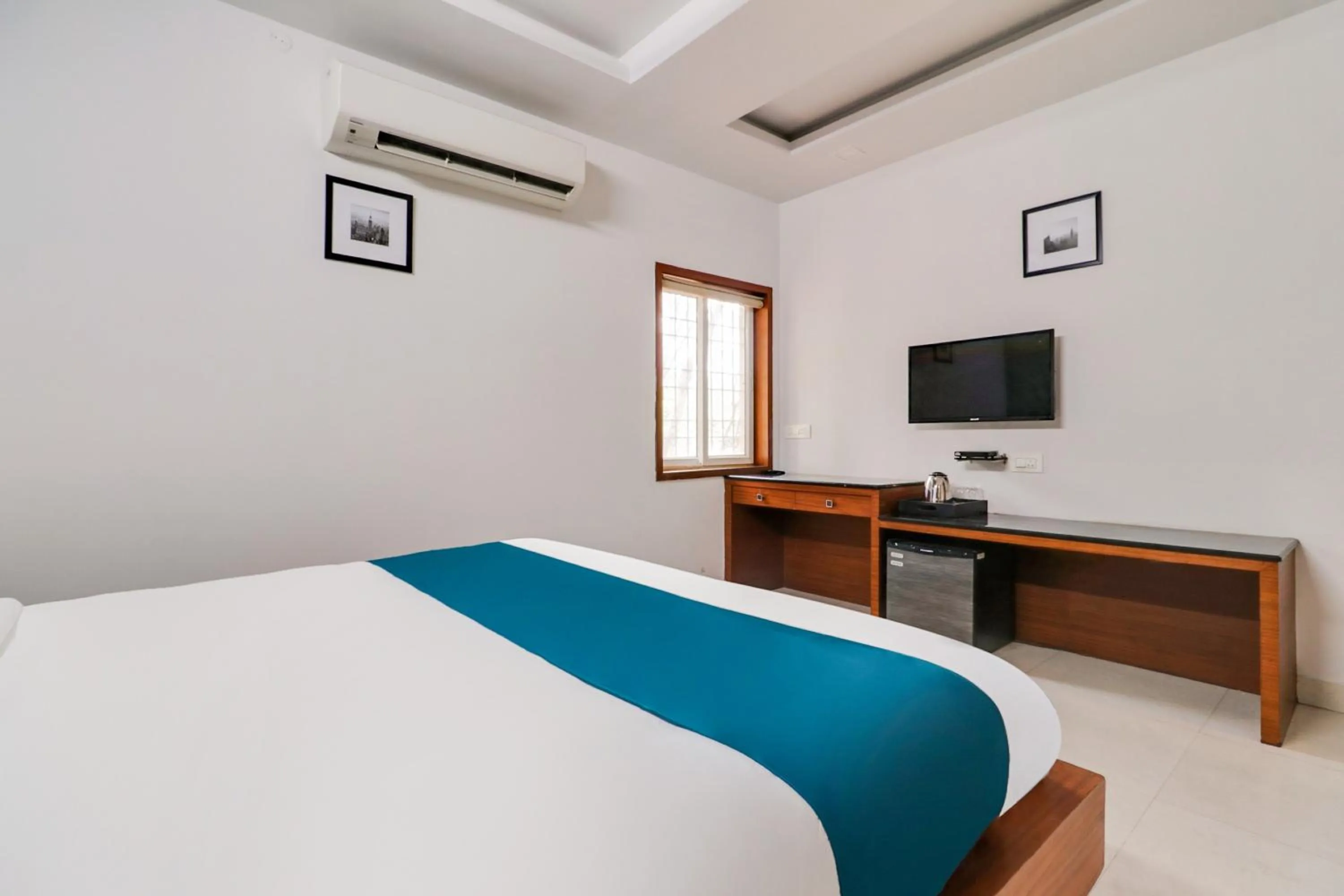 Bedroom, Bed in Super Hotel O Stay Inn Maharani Peta