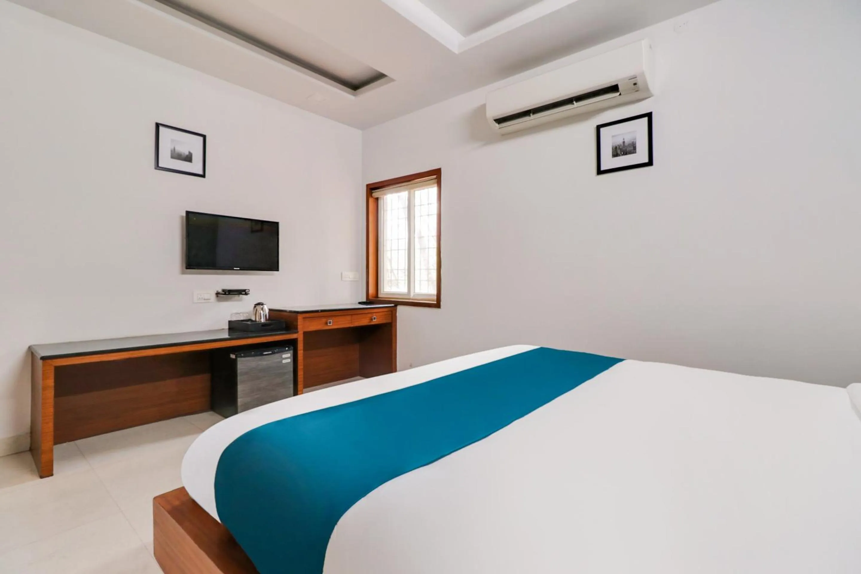 Bedroom, Bed in Super Hotel O Stay Inn Maharani Peta