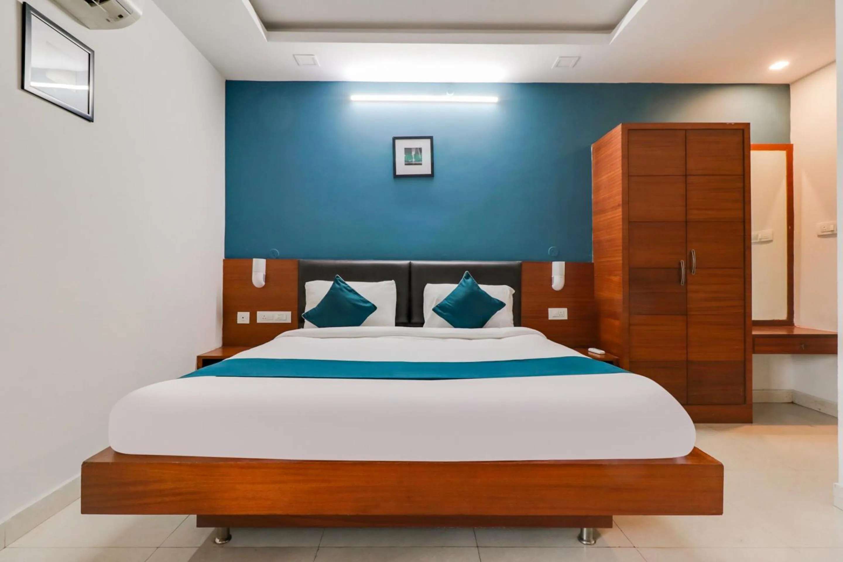 Bedroom, Bed in Super Hotel O Stay Inn Maharani Peta