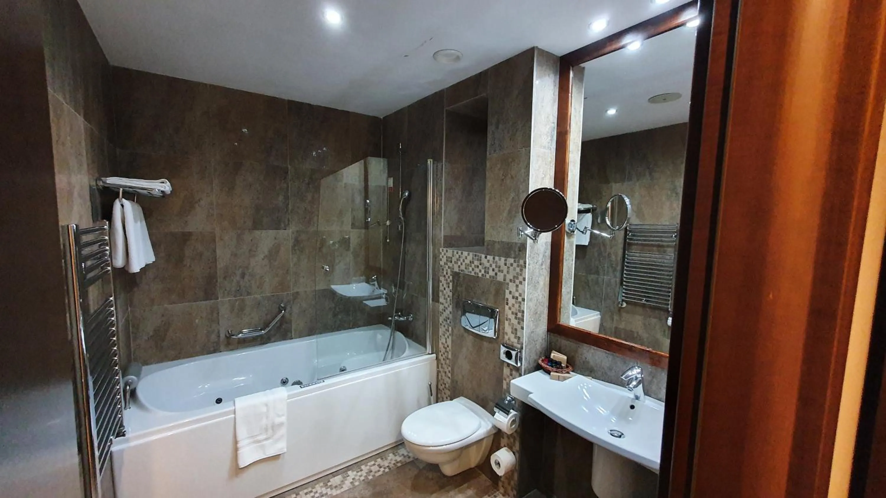Bathroom in Apartament 2706 Alpin Resort, etaj 7, Poiana Brașov