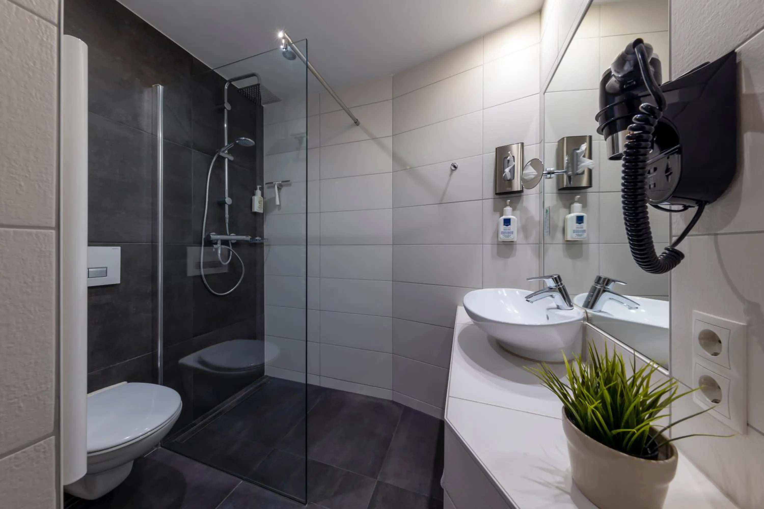 Shower in AKZENT Hotel Restaurant Roter Ochse Rhens bei Koblenz