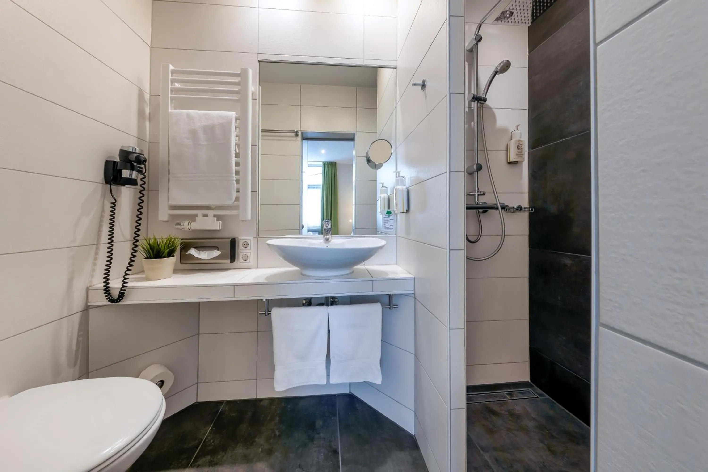 Bathroom in AKZENT Hotel Restaurant Roter Ochse Rhens bei Koblenz