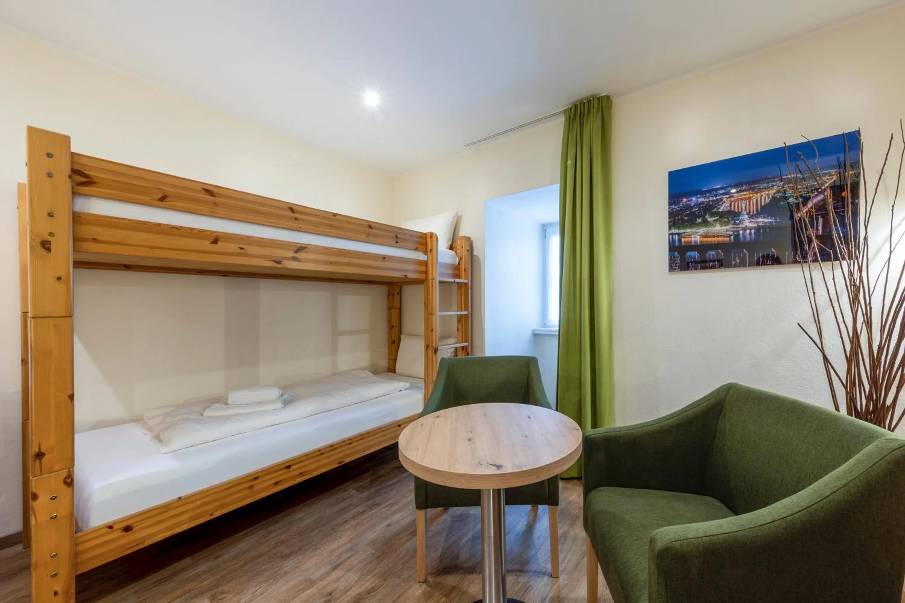 Seating area, Bed in AKZENT Hotel Restaurant Roter Ochse Rhens bei Koblenz