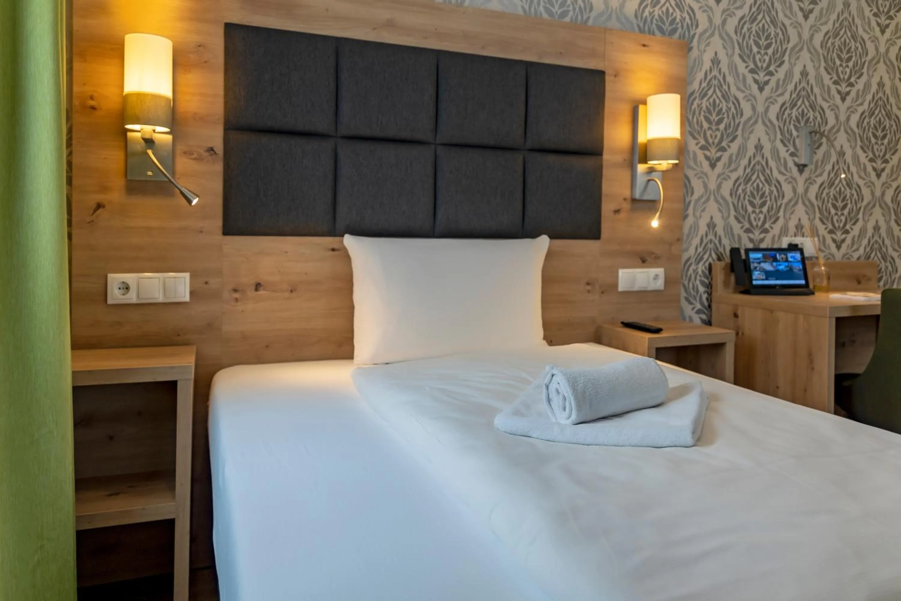 Bed in AKZENT Hotel Restaurant Roter Ochse Rhens bei Koblenz