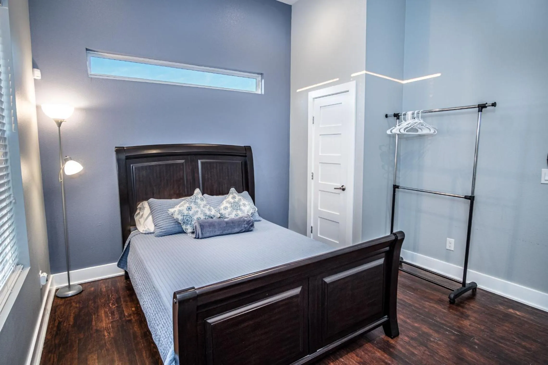 Bed in Prosperity Place Remodeled 3BR 2BA Near Downtown