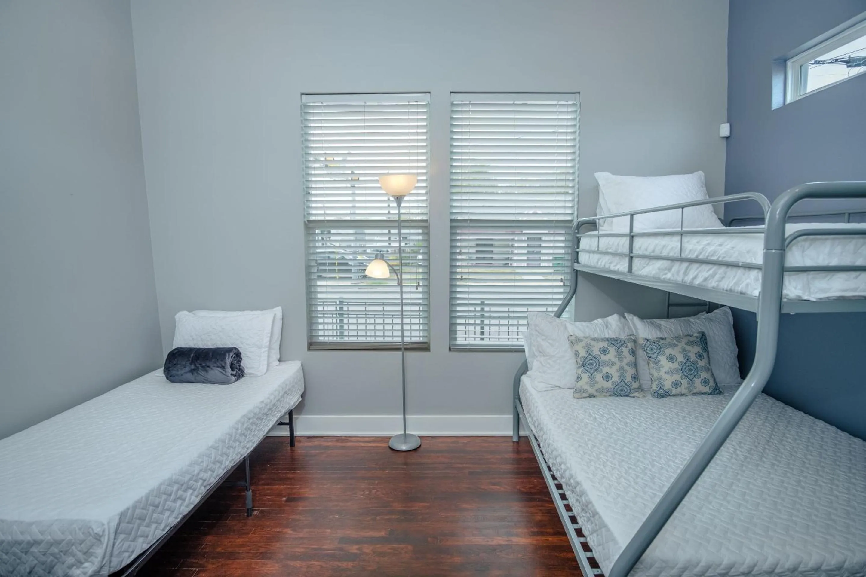 Bed in Prosperity Place Remodeled 3BR 2BA Near Downtown