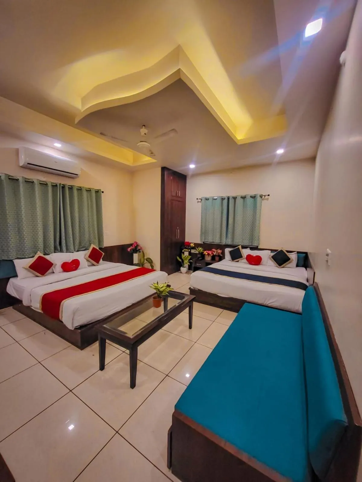 Bed in Hotel Paradise inn