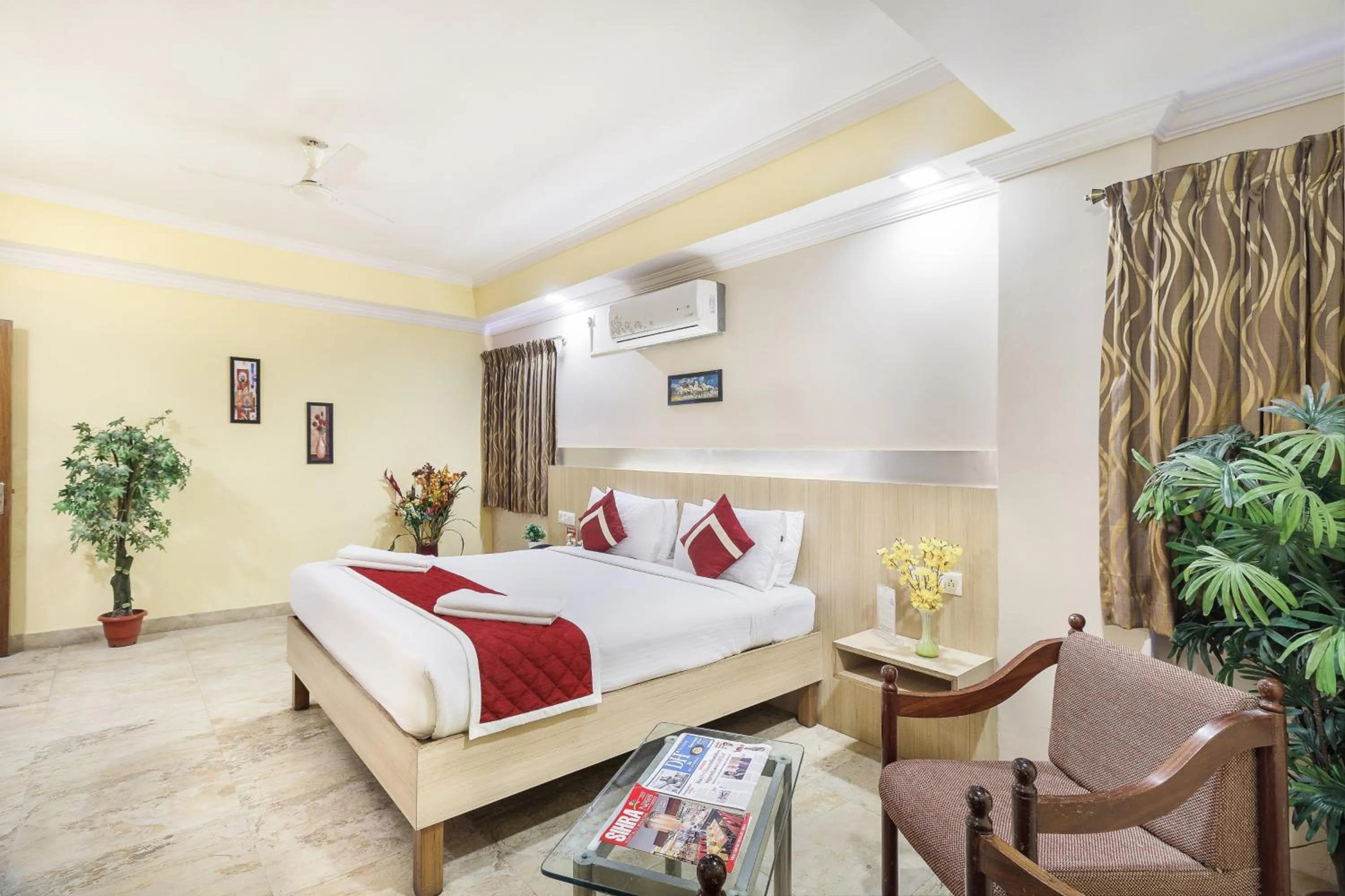 Photo of the whole room, Bed in Octave Royal Opera