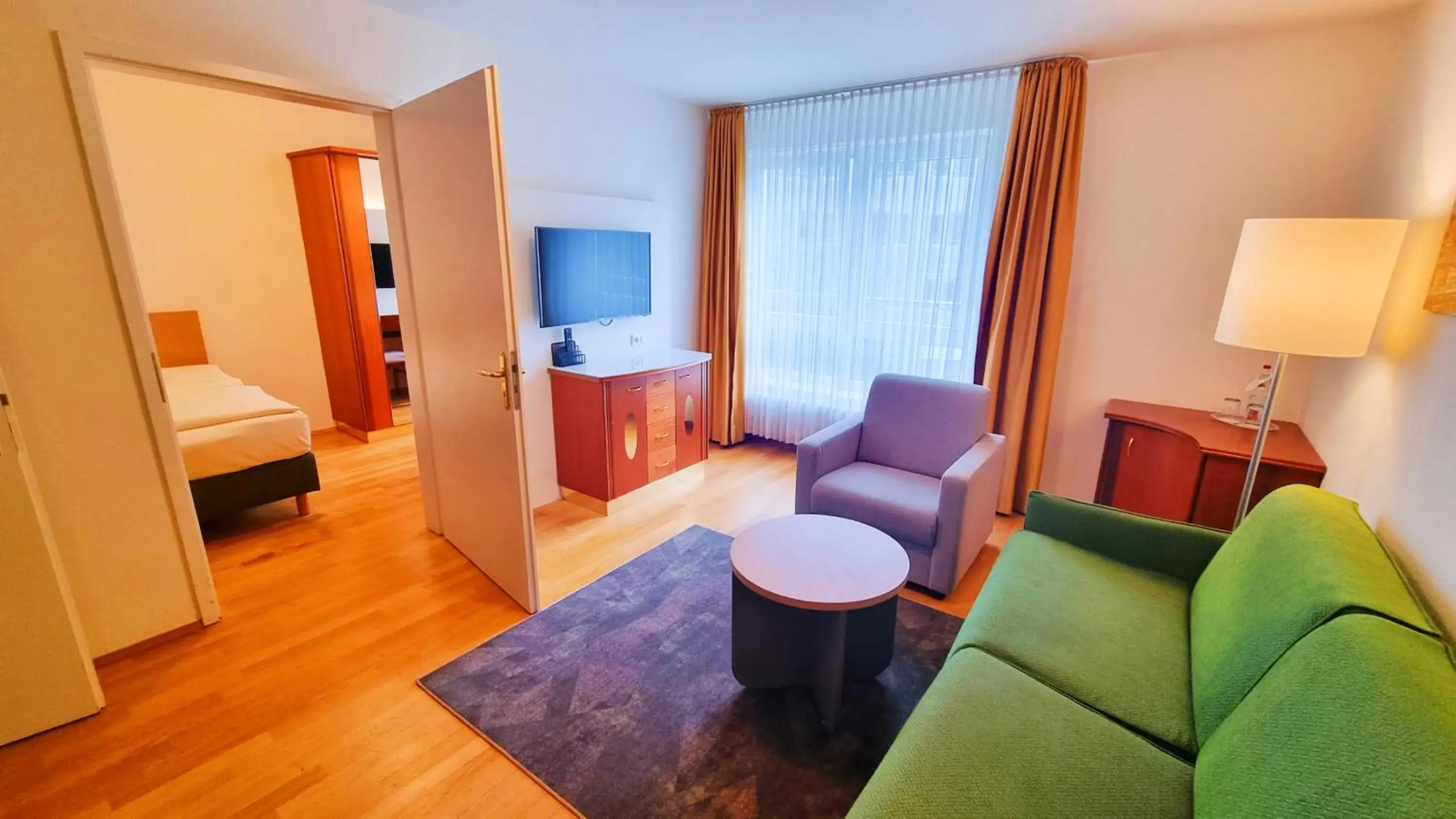 Photo of the whole room, Bed in New Living Home Residenzhotel Hamburg Photo of the whole room, Bed in New Living Home Residenzhotel Hamburg