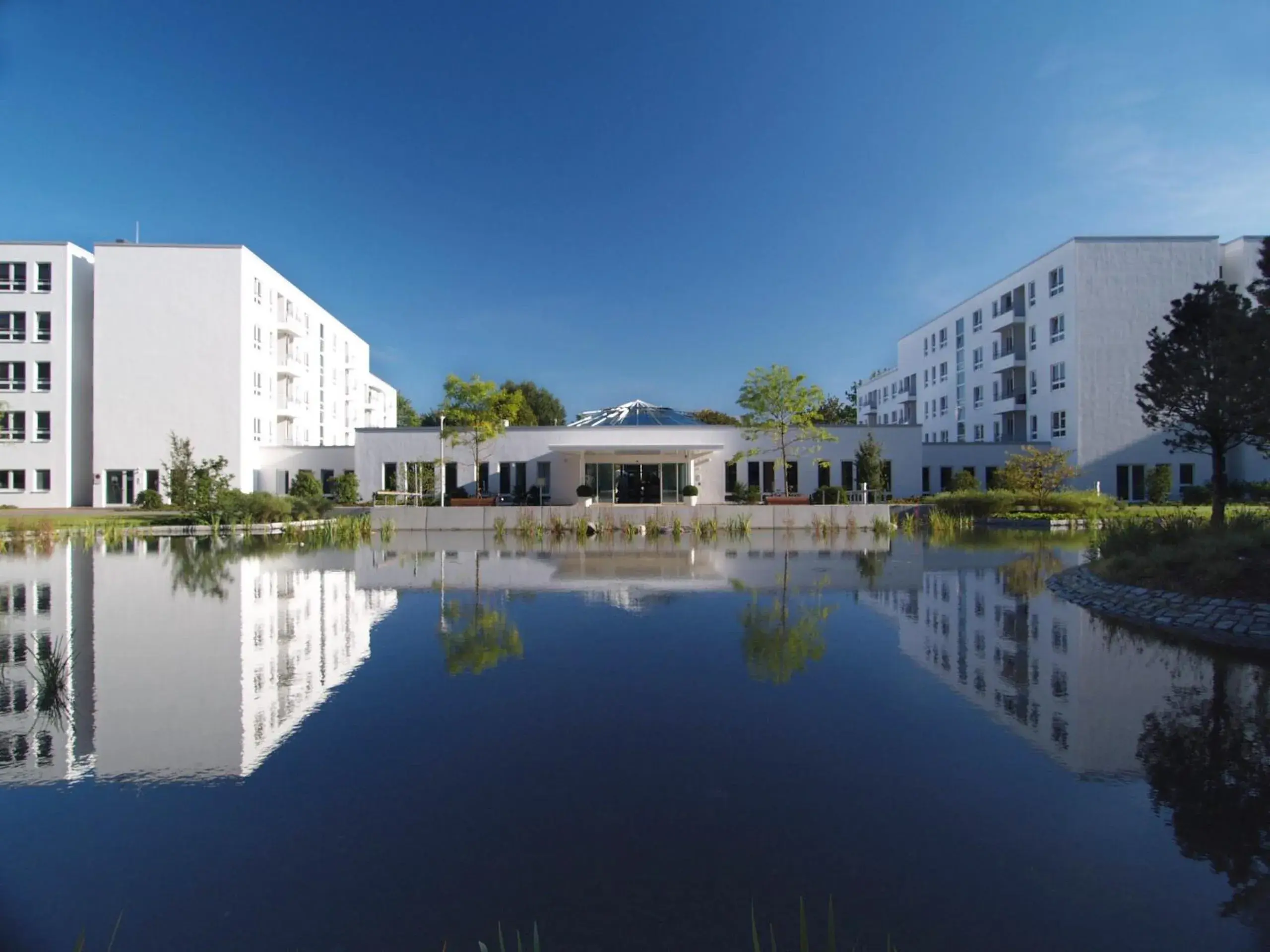 Property building in New Living Home Residenzhotel Hamburg Property building in New Living Home Residenzhotel Hamburg