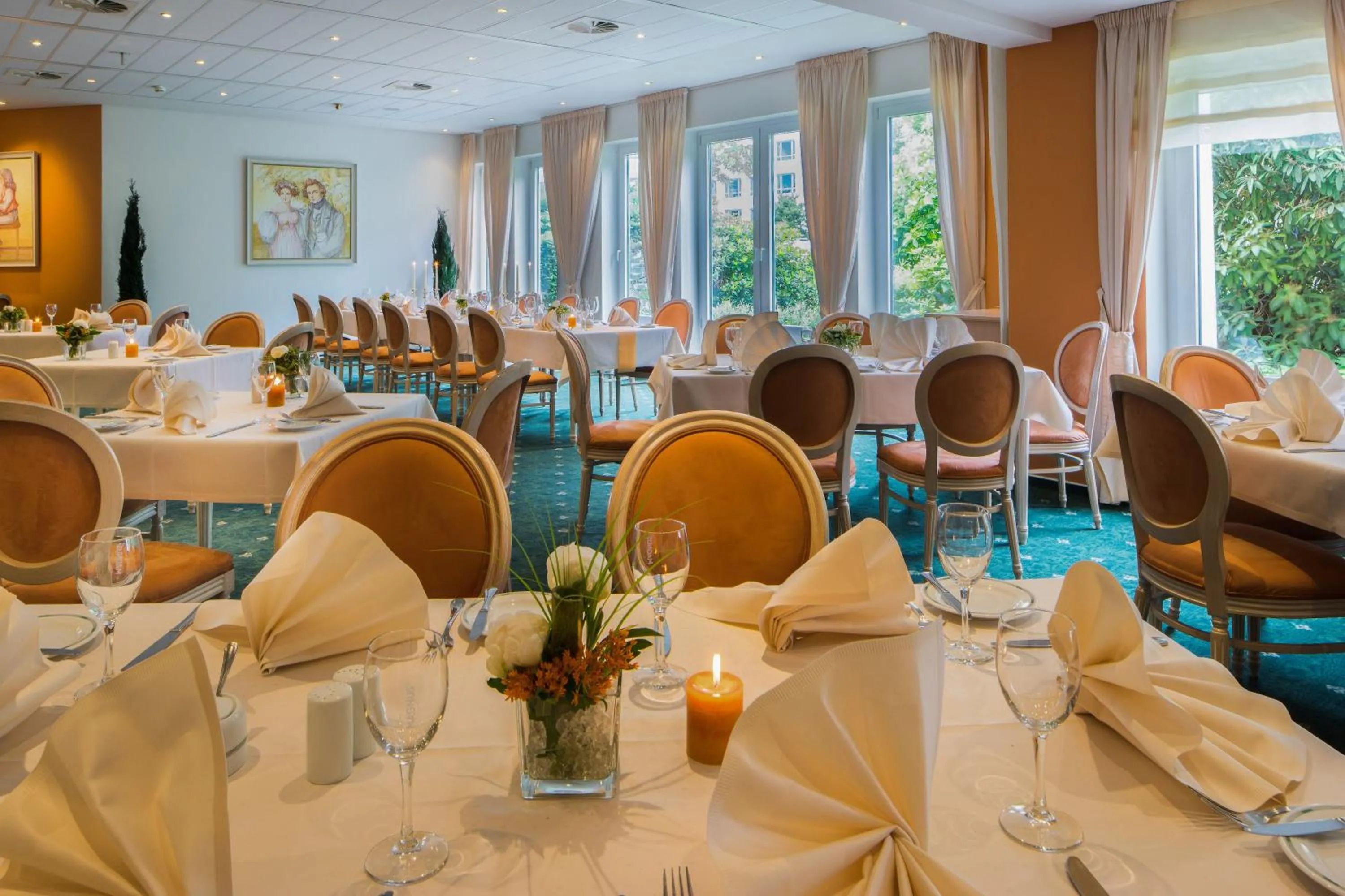 Restaurant/places to eat in New Living Home Residenzhotel Hamburg