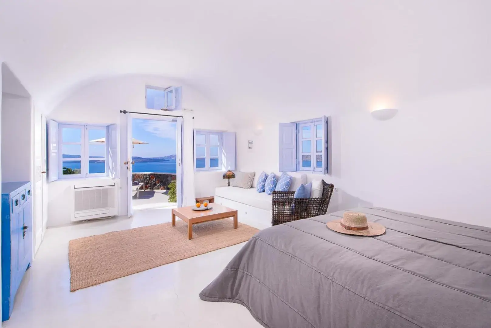 Photo of the whole room, Bed in Pezoules of Oia Photo of the whole room, Bed in Pezoules of Oia