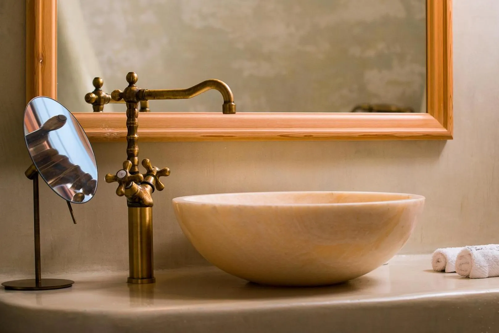 Bathroom in Pezoules of Oia