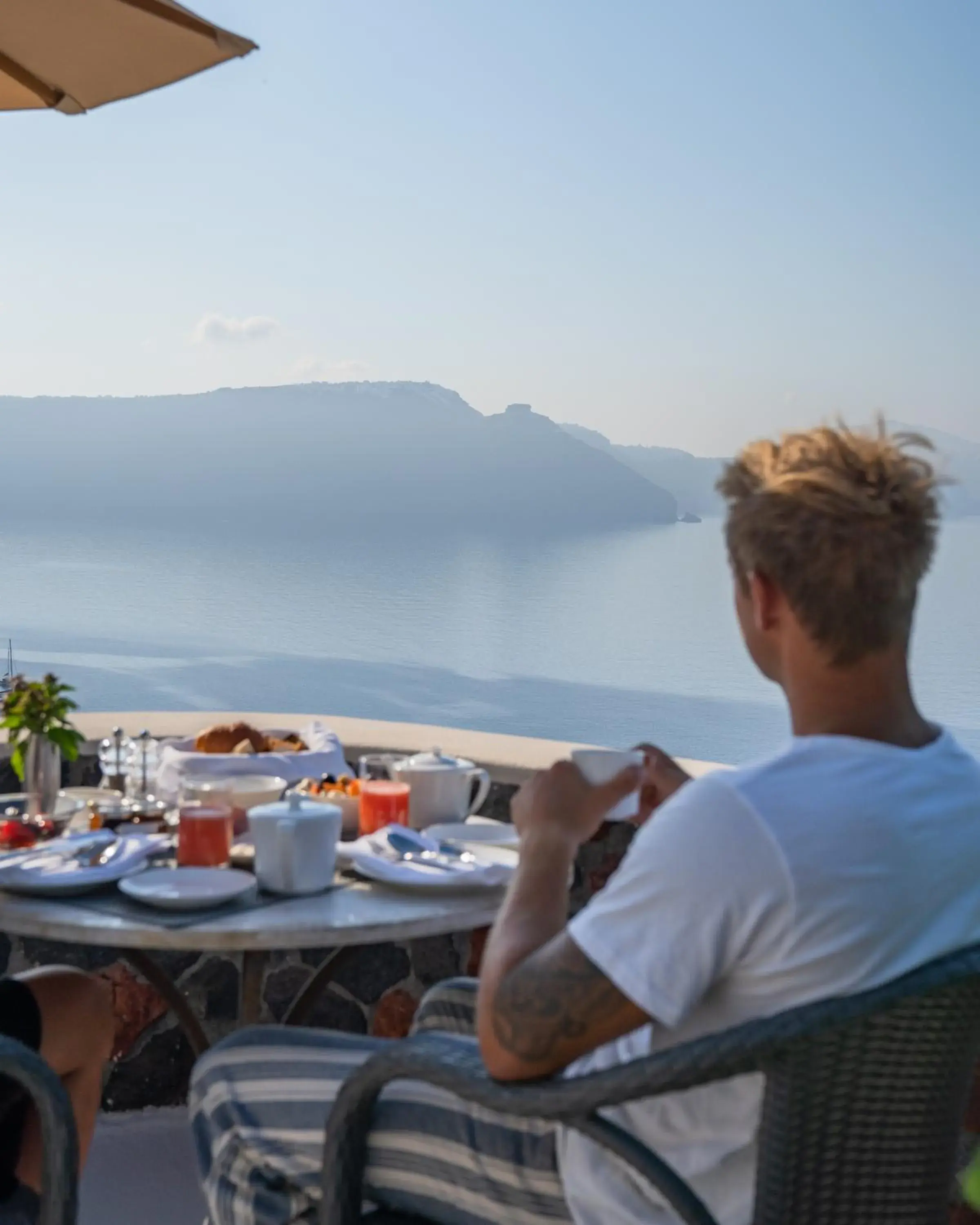 Breakfast in Pezoules of Oia Breakfast in Pezoules of Oia