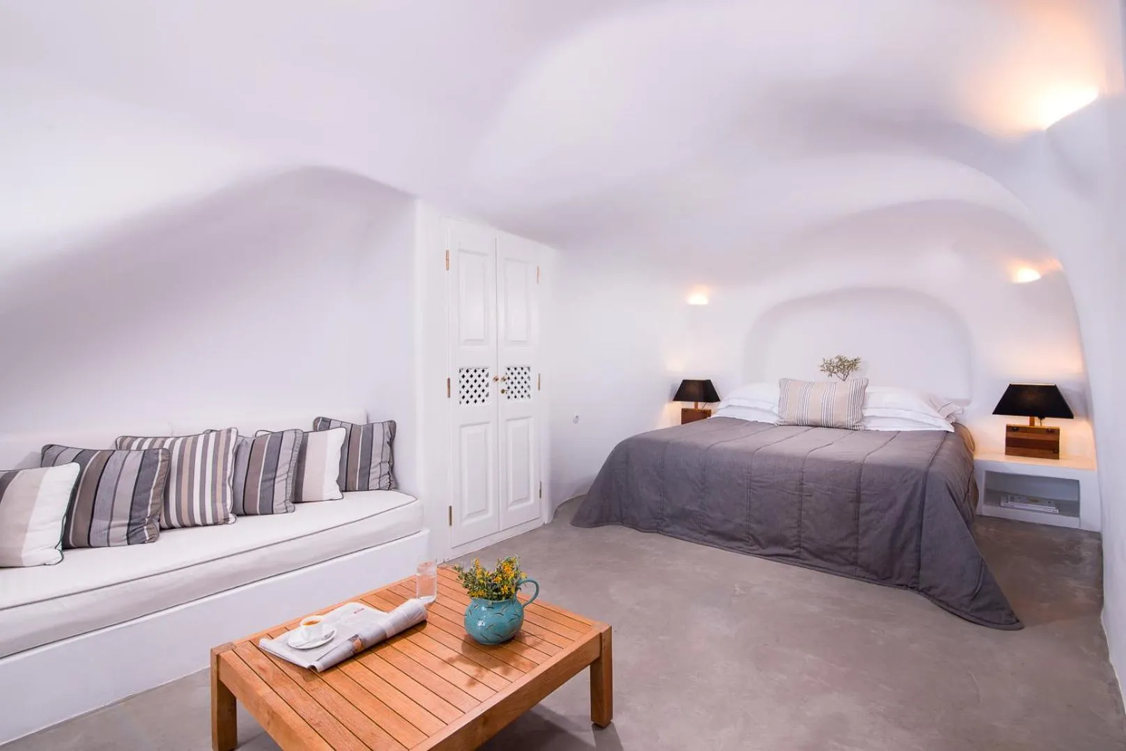 Bed in Pezoules of Oia