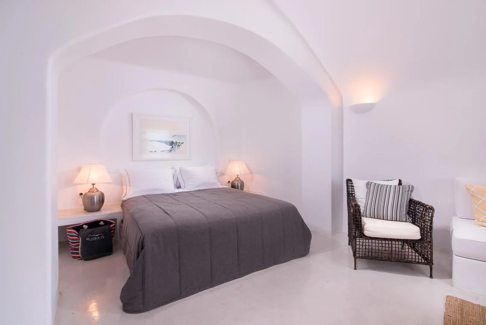 Bed in Pezoules of Oia