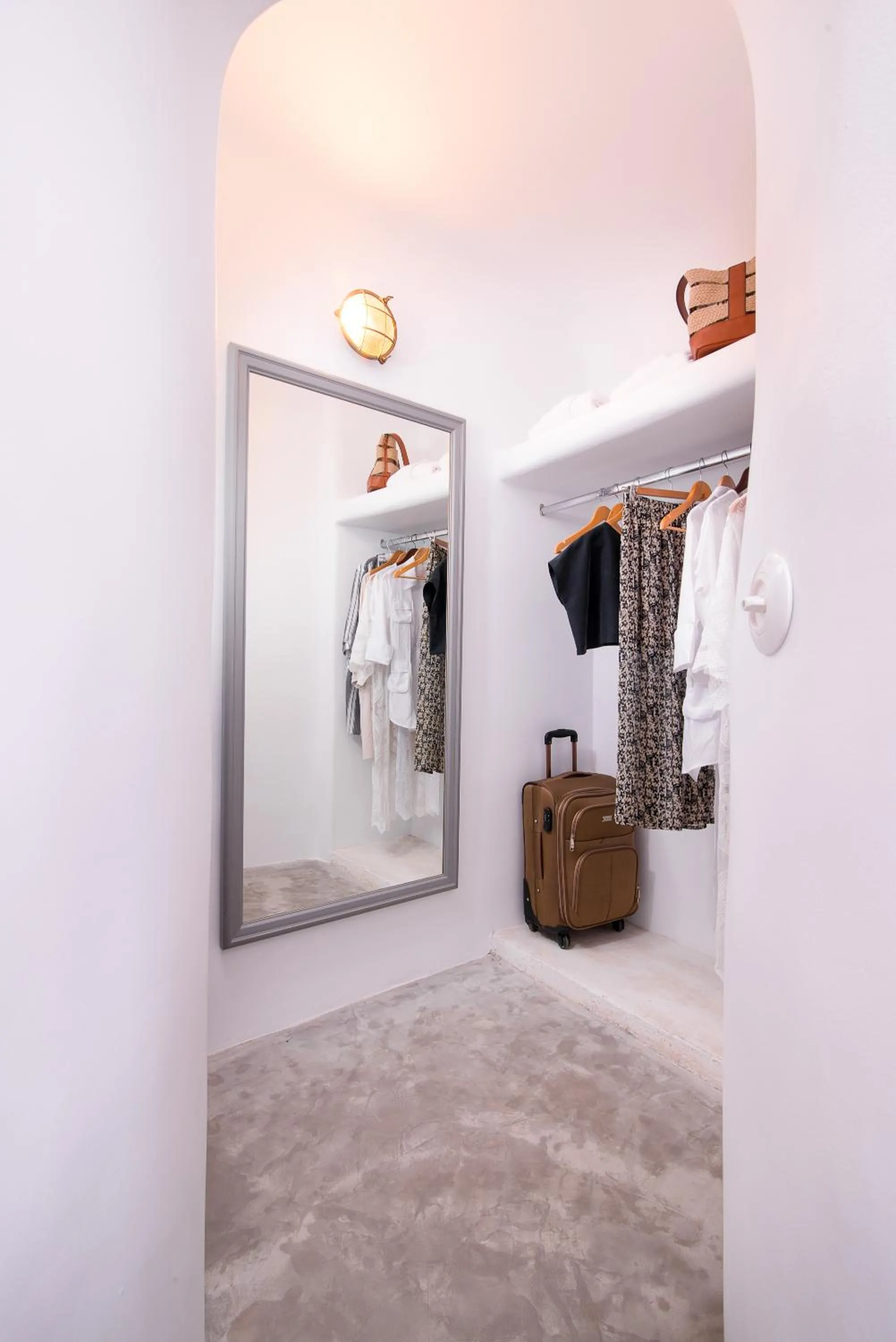 Area and facilities in Pezoules of Oia