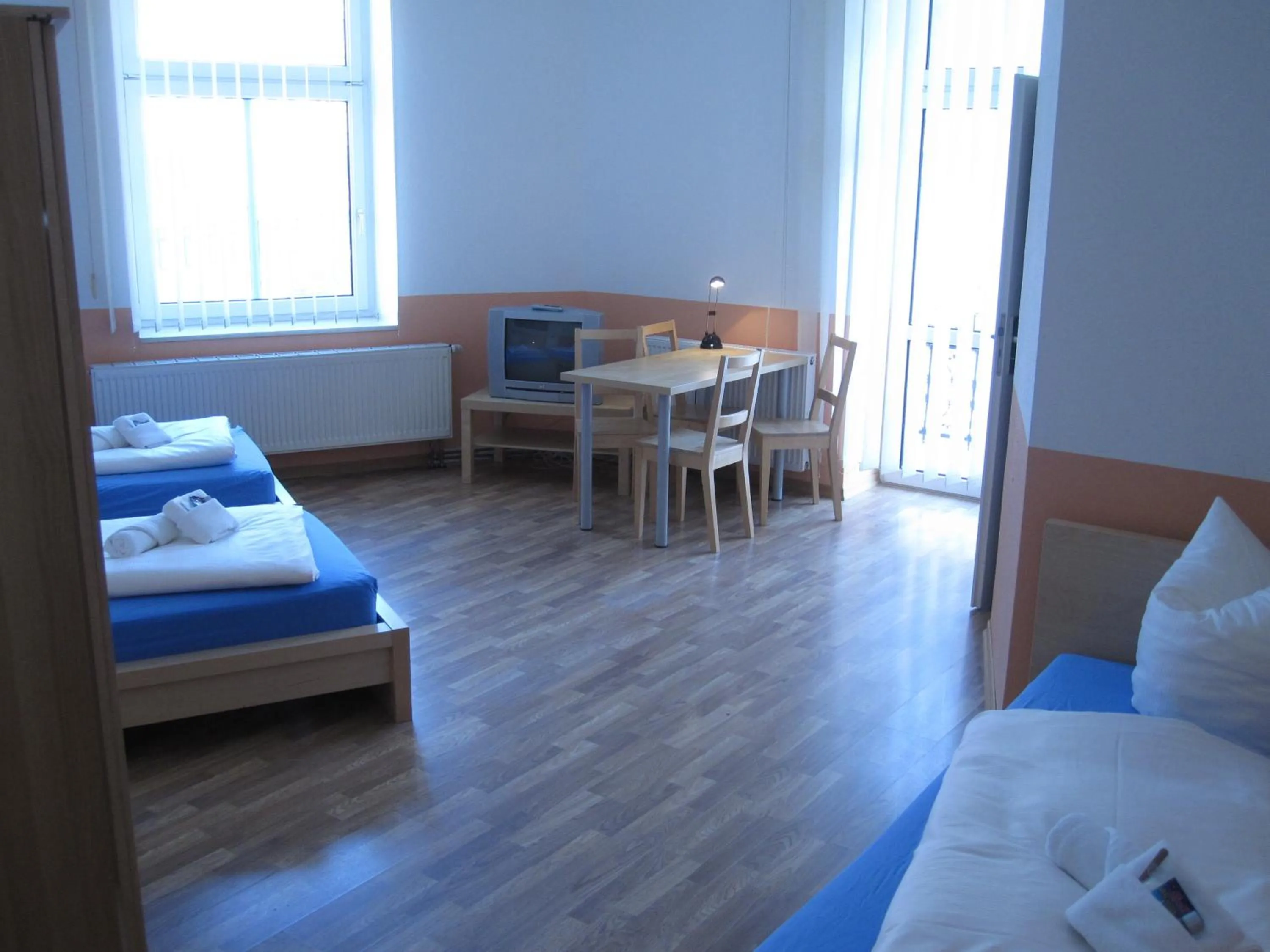 Photo of the whole room, Seating Area in Hotel My Bed Dresden