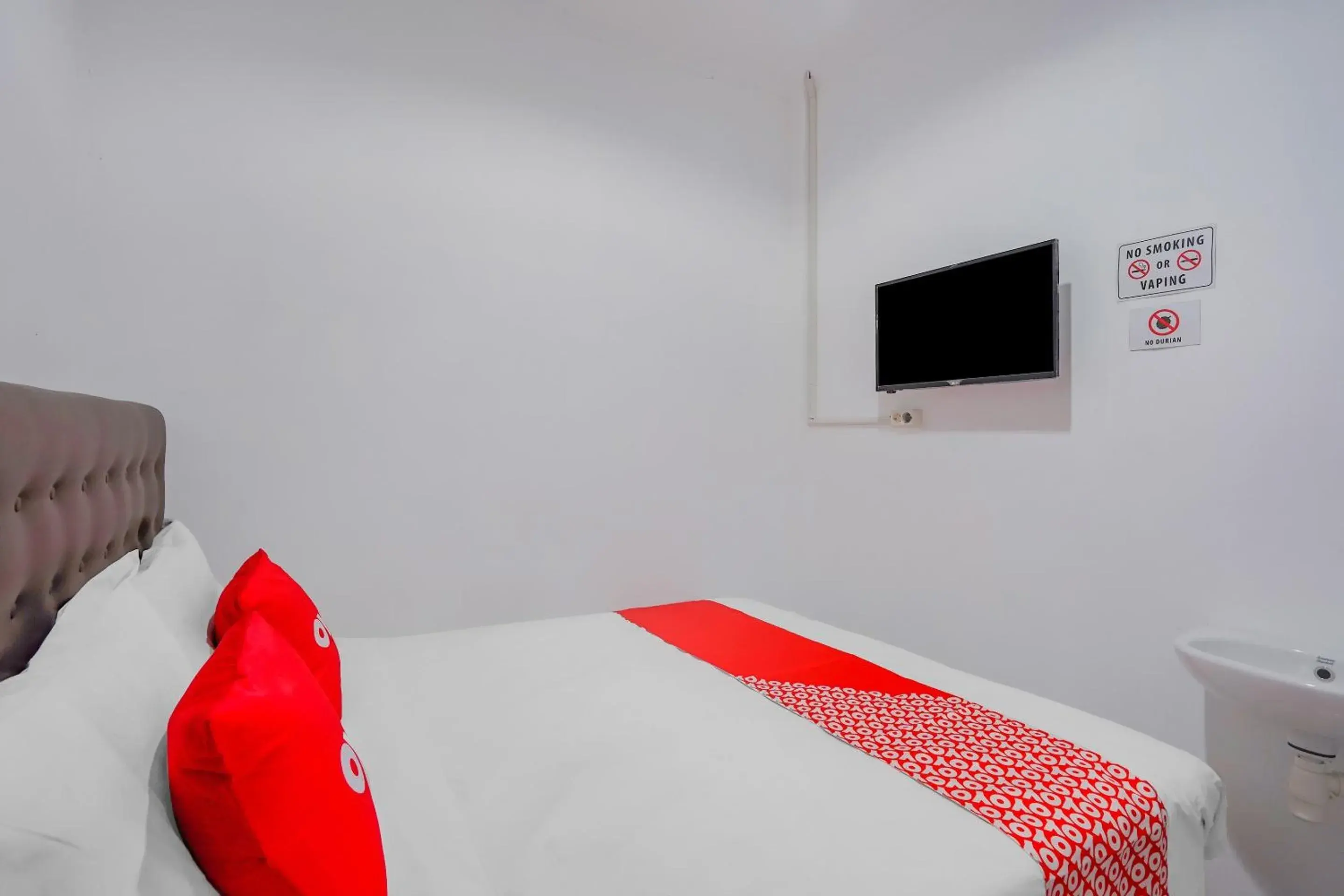 Bedroom, Bed in Hotel O A1 Pakis Argosari Bedroom, Bed in Hotel O A1 Pakis Argosari