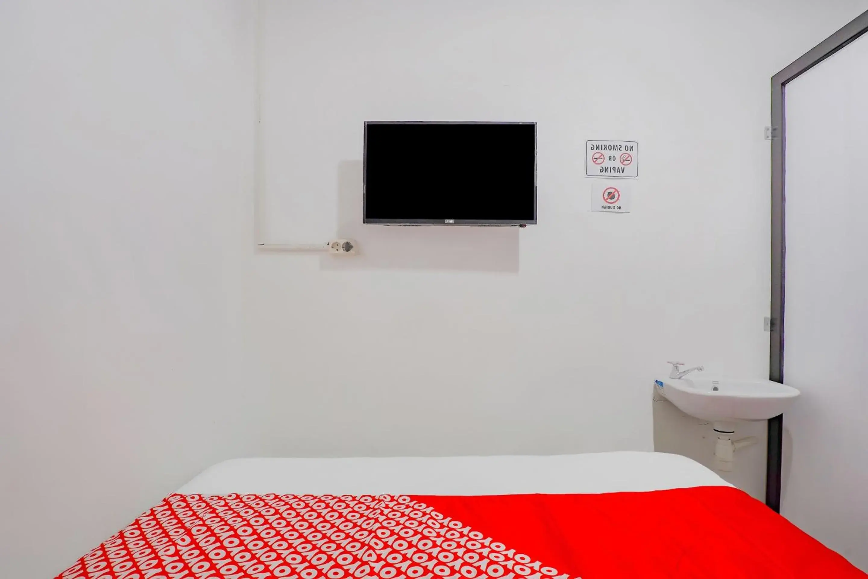 Bedroom, Bed in Hotel O A1 Pakis Argosari Bedroom, Bed in Hotel O A1 Pakis Argosari