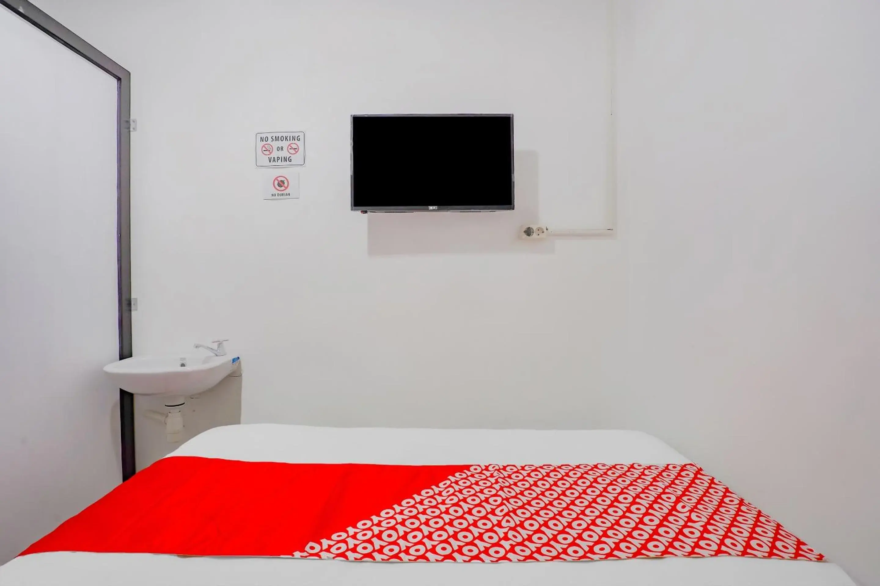 Bedroom, Bed in Hotel O A1 Pakis Argosari Bedroom, Bed in Hotel O A1 Pakis Argosari