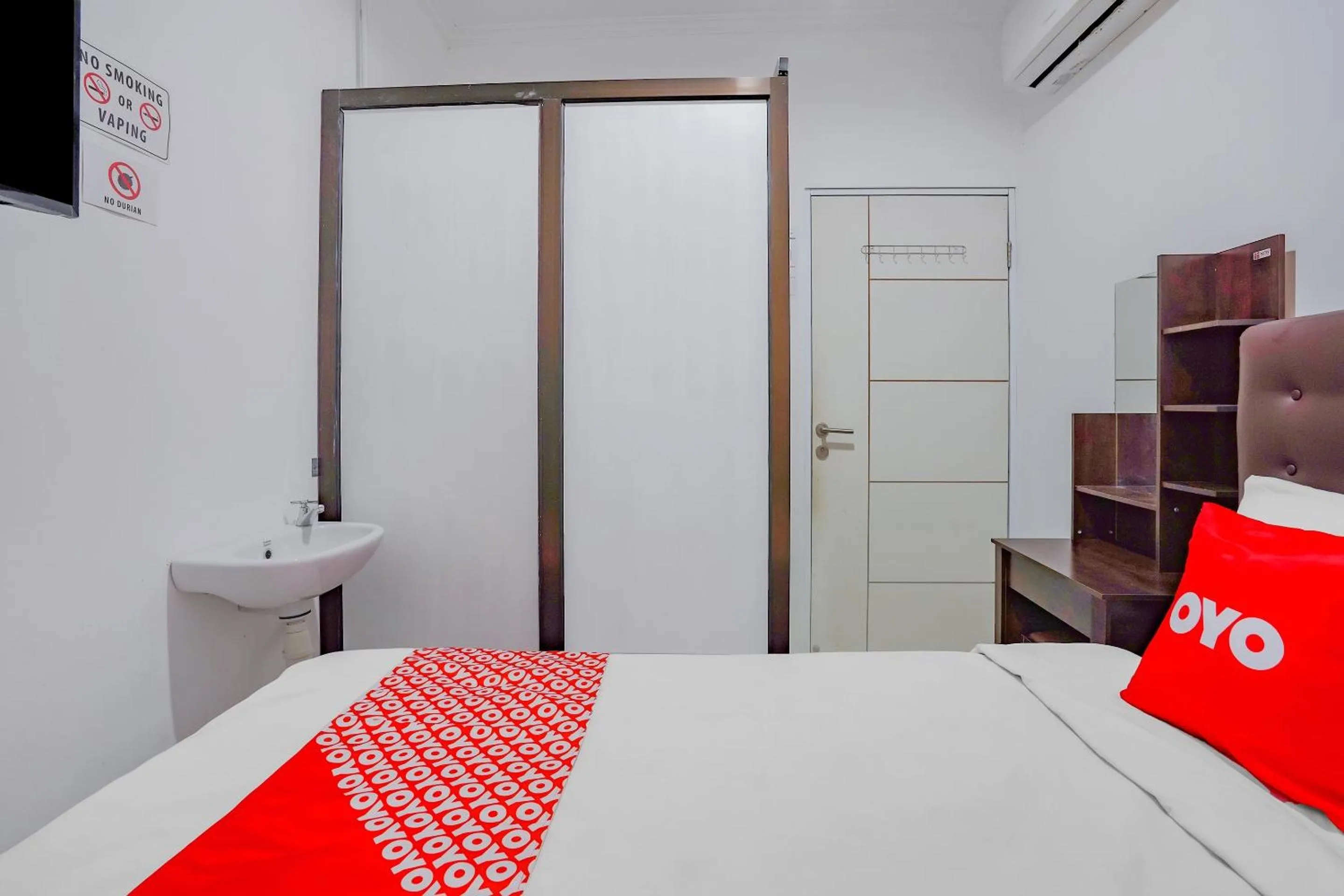 Bedroom, Bed in Hotel O A1 Pakis Argosari