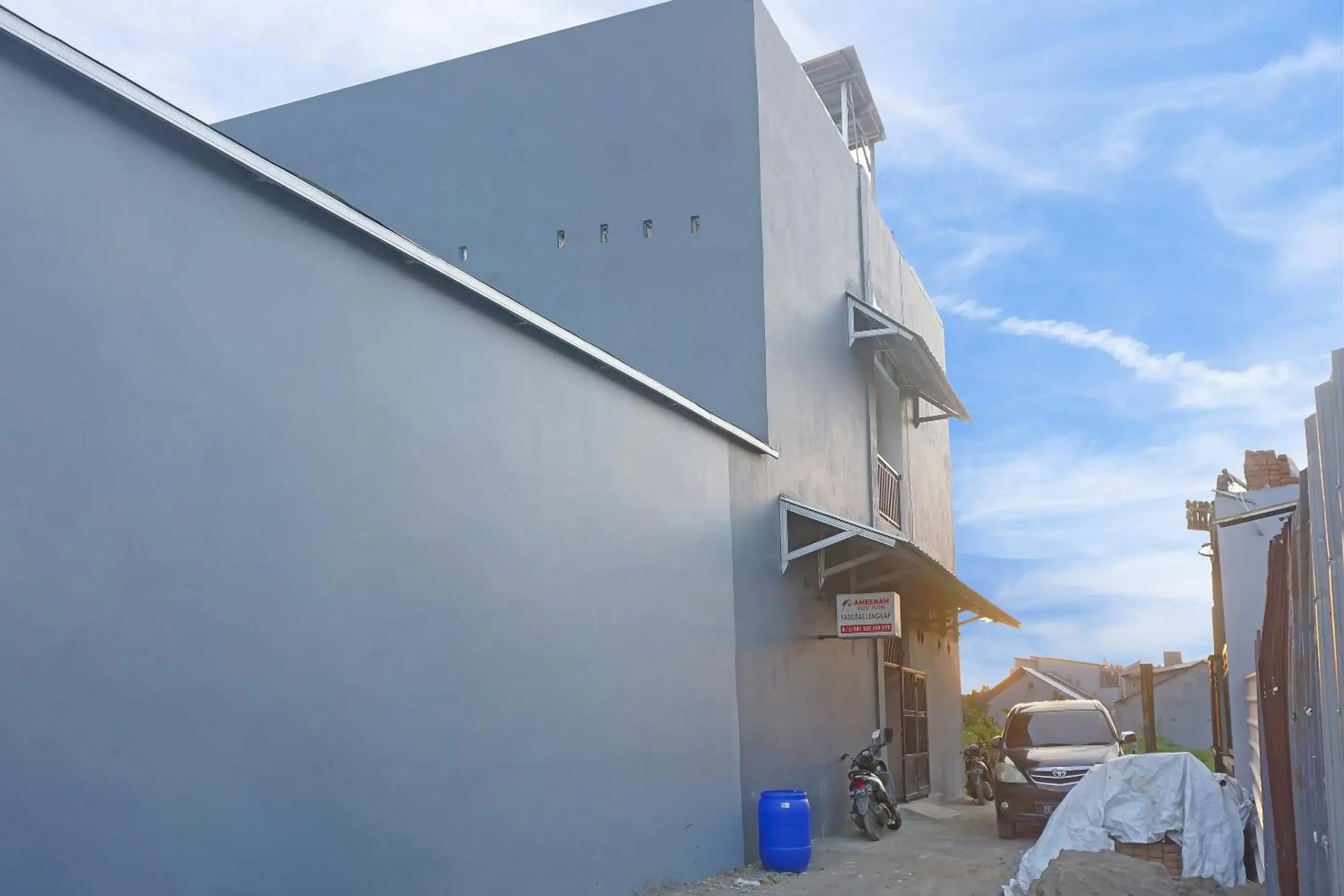 Facade/entrance in Hotel O Almeerah Homestay Syariah Near RS Hermina Facade/entrance in Hotel O Almeerah Homestay Syariah Near RS Hermina