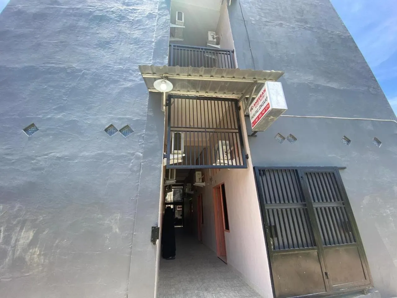Facade/entrance in Hotel O Almeerah Homestay Syariah Near RS Hermina