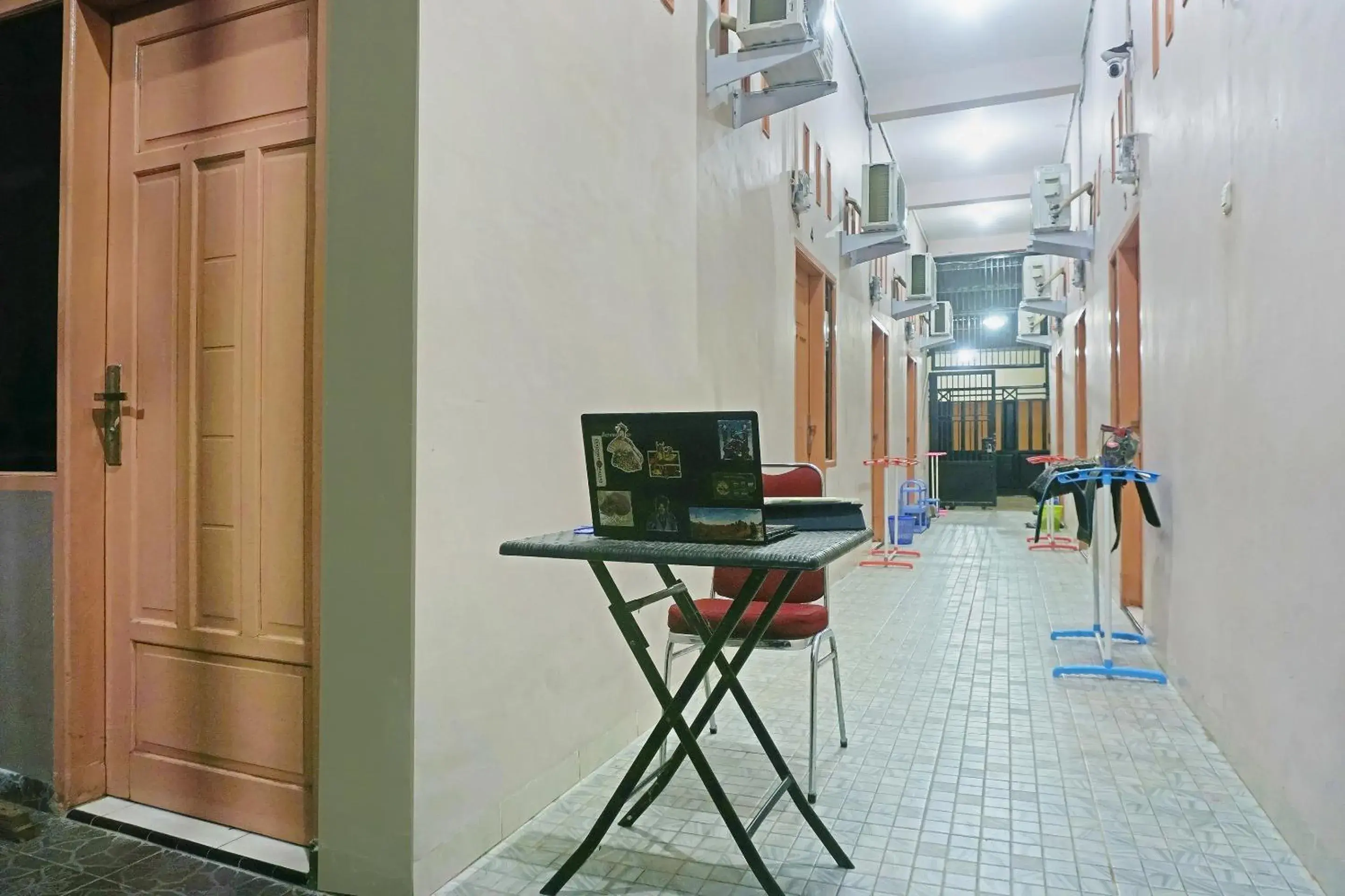 Lobby or reception in Hotel O Almeerah Homestay Syariah Near RS Hermina Lobby or reception in Hotel O Almeerah Homestay Syariah Near RS Hermina