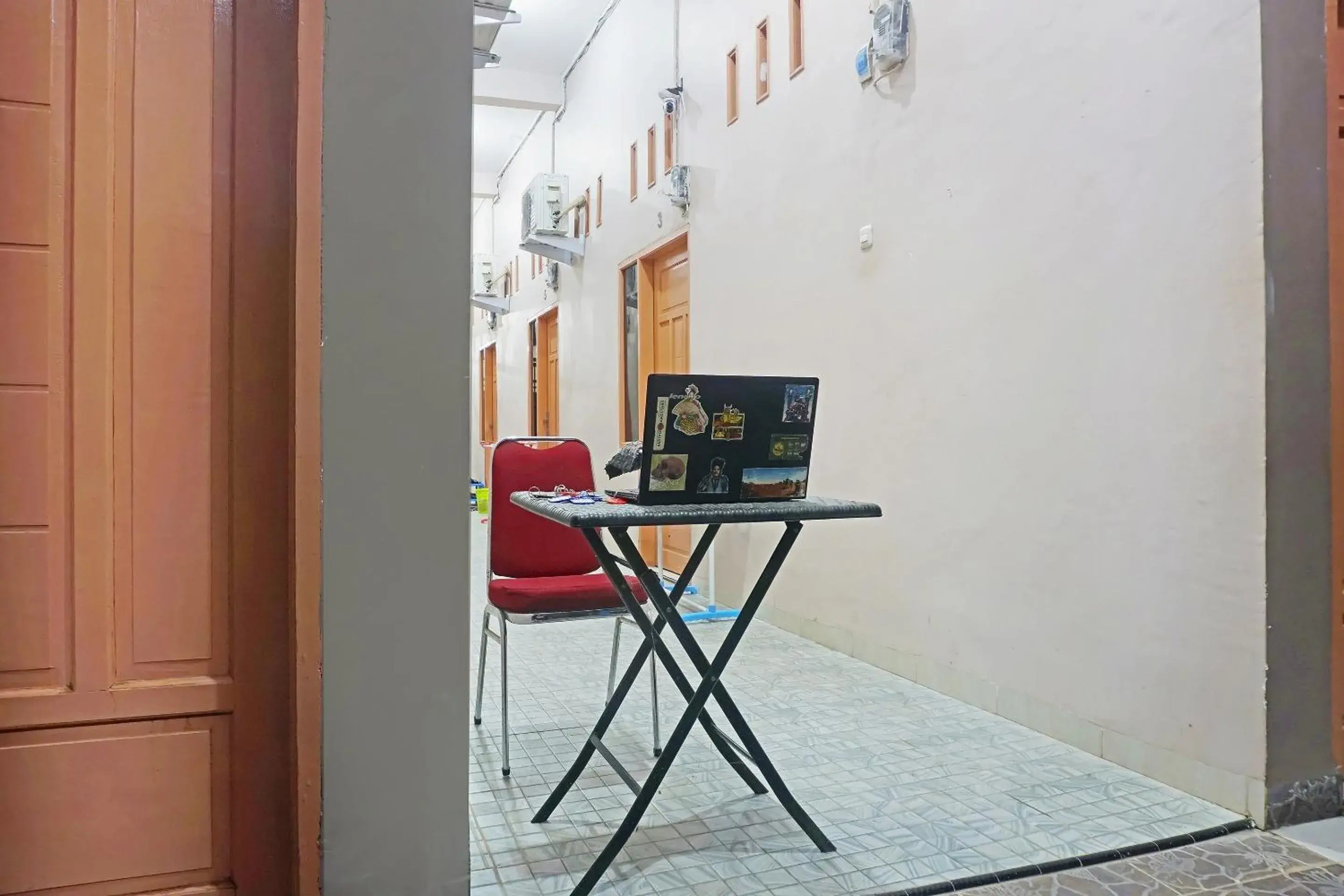 Lobby or reception in Hotel O Almeerah Homestay Syariah Near RS Hermina Lobby or reception in Hotel O Almeerah Homestay Syariah Near RS Hermina