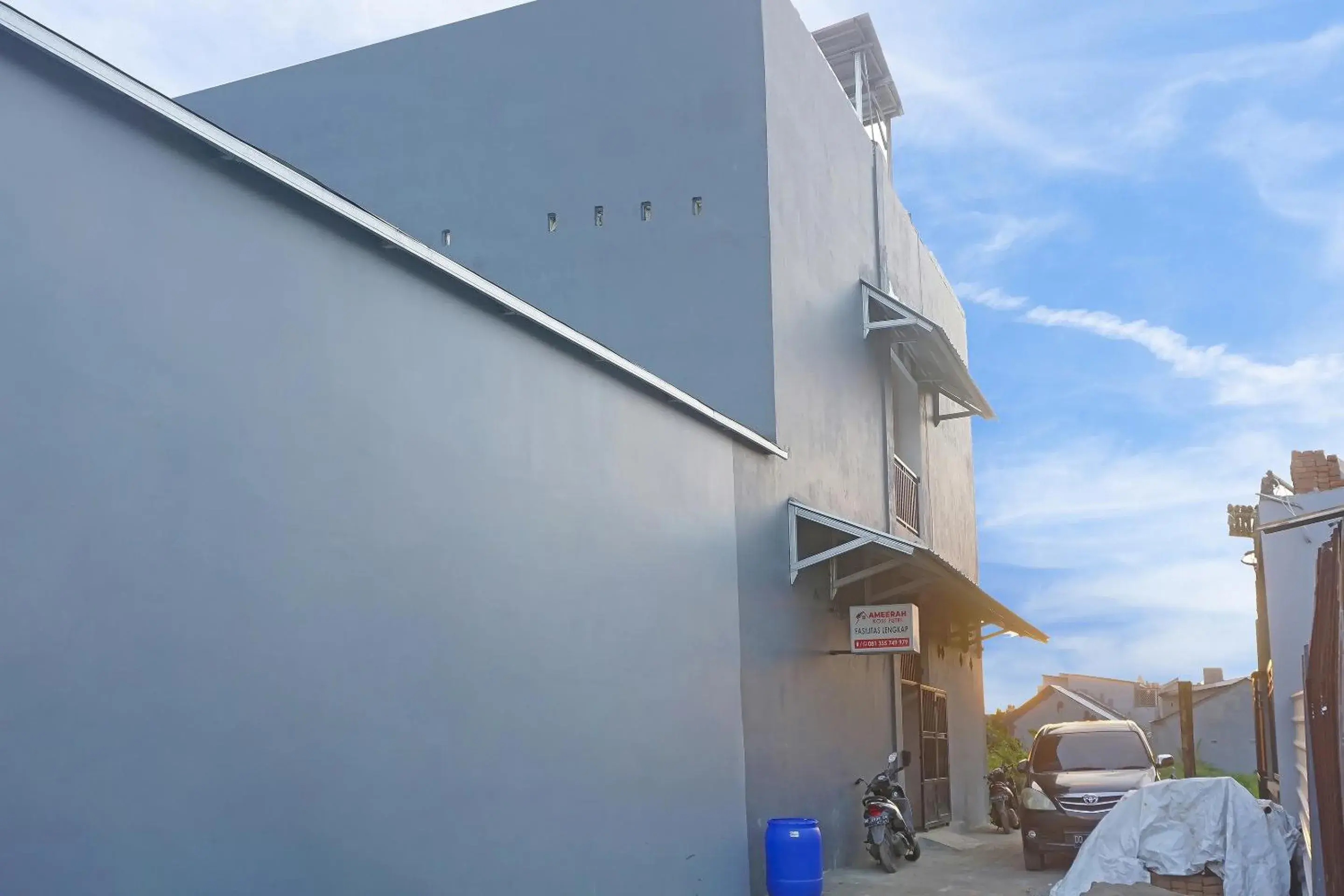 Facade/entrance in Hotel O Almeerah Homestay Syariah Near RS Hermina Facade/entrance in Hotel O Almeerah Homestay Syariah Near RS Hermina