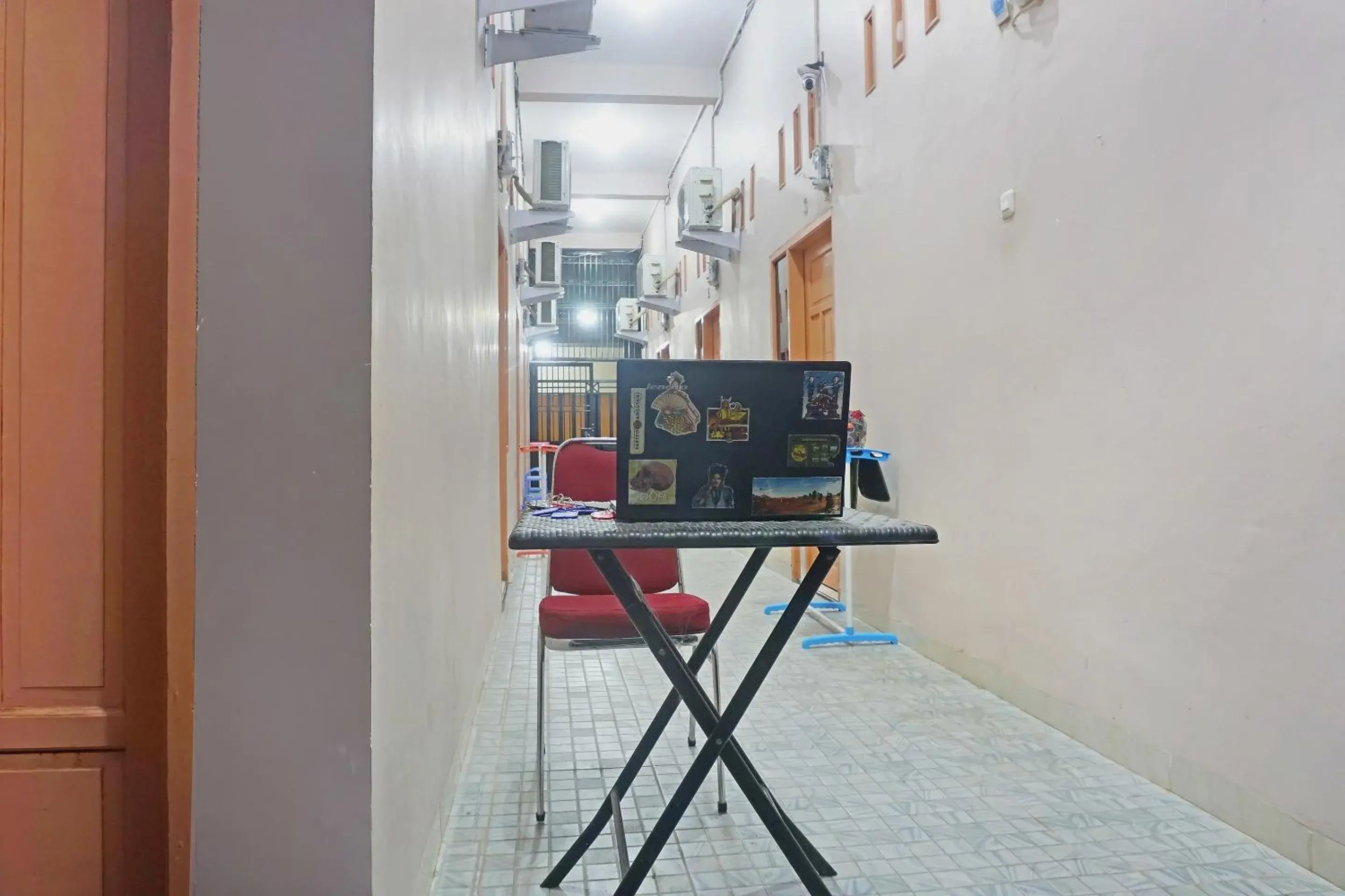 Lobby or reception in Hotel O Almeerah Homestay Syariah Near RS Hermina Lobby or reception in Hotel O Almeerah Homestay Syariah Near RS Hermina