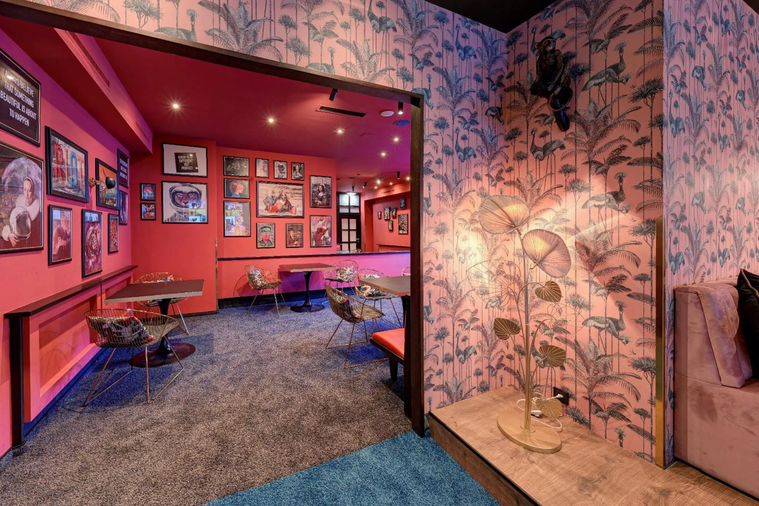 Restaurant/places to eat in Hit the Sky