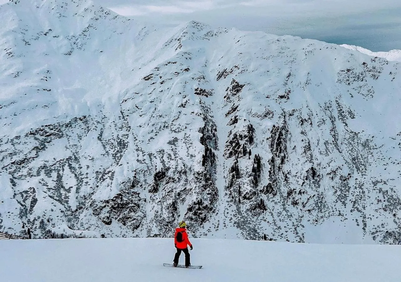 Ski School in Hit the Sky