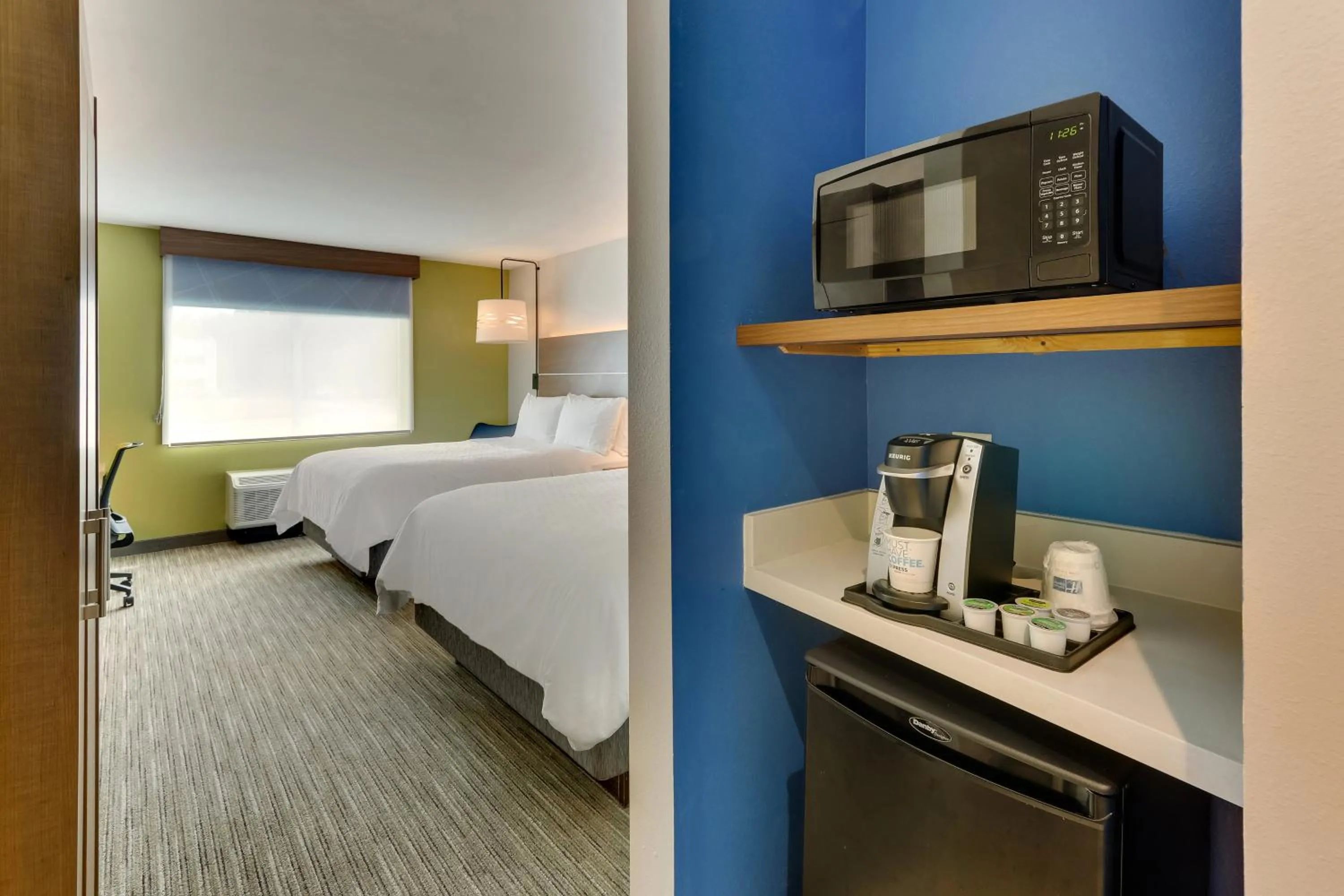 Photo of the whole room, Bed in Holiday Inn Express & Suites - Dawsonville by IHG