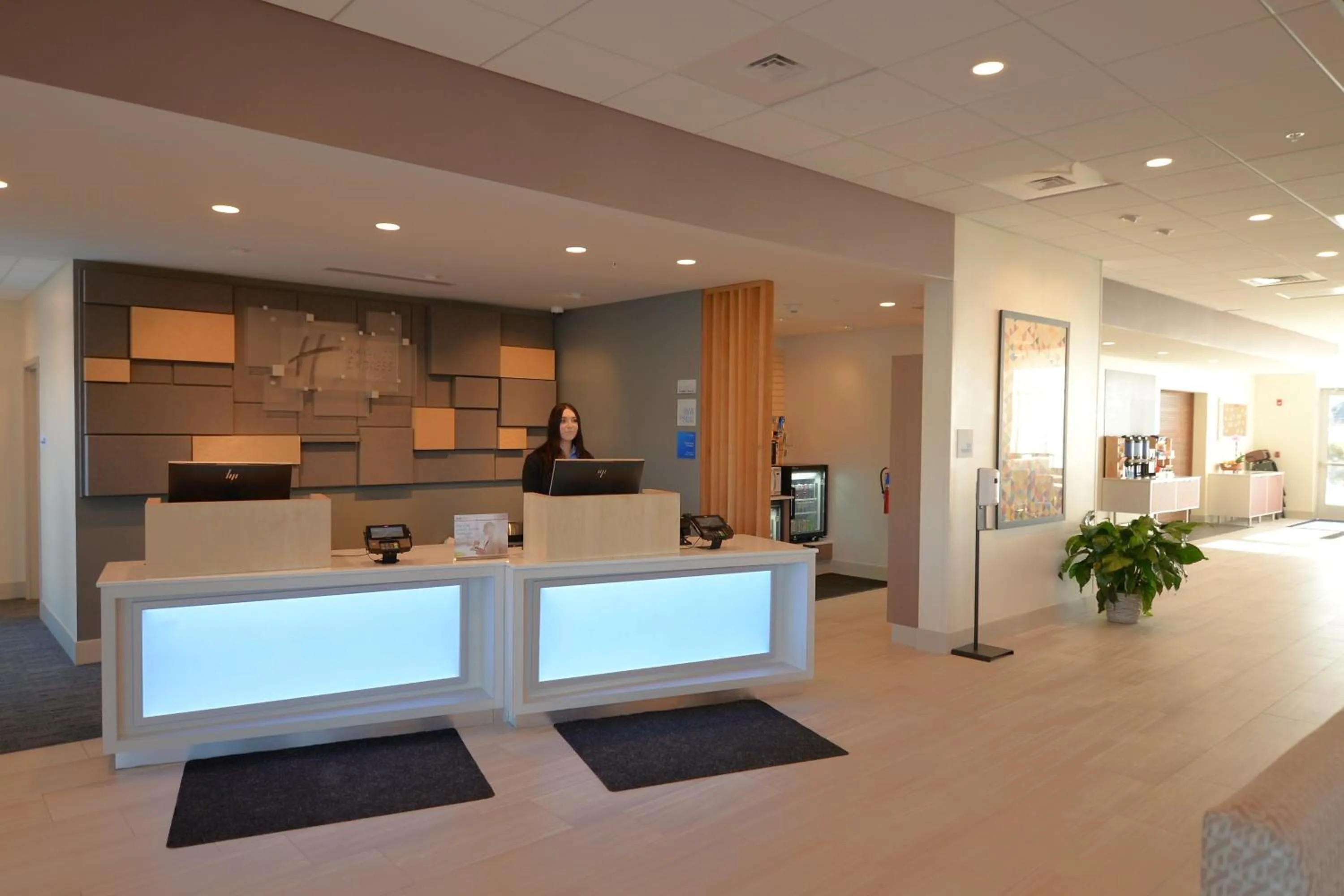 Property building in Holiday Inn Express & Suites Onalaska - La Crosse Area by IHG