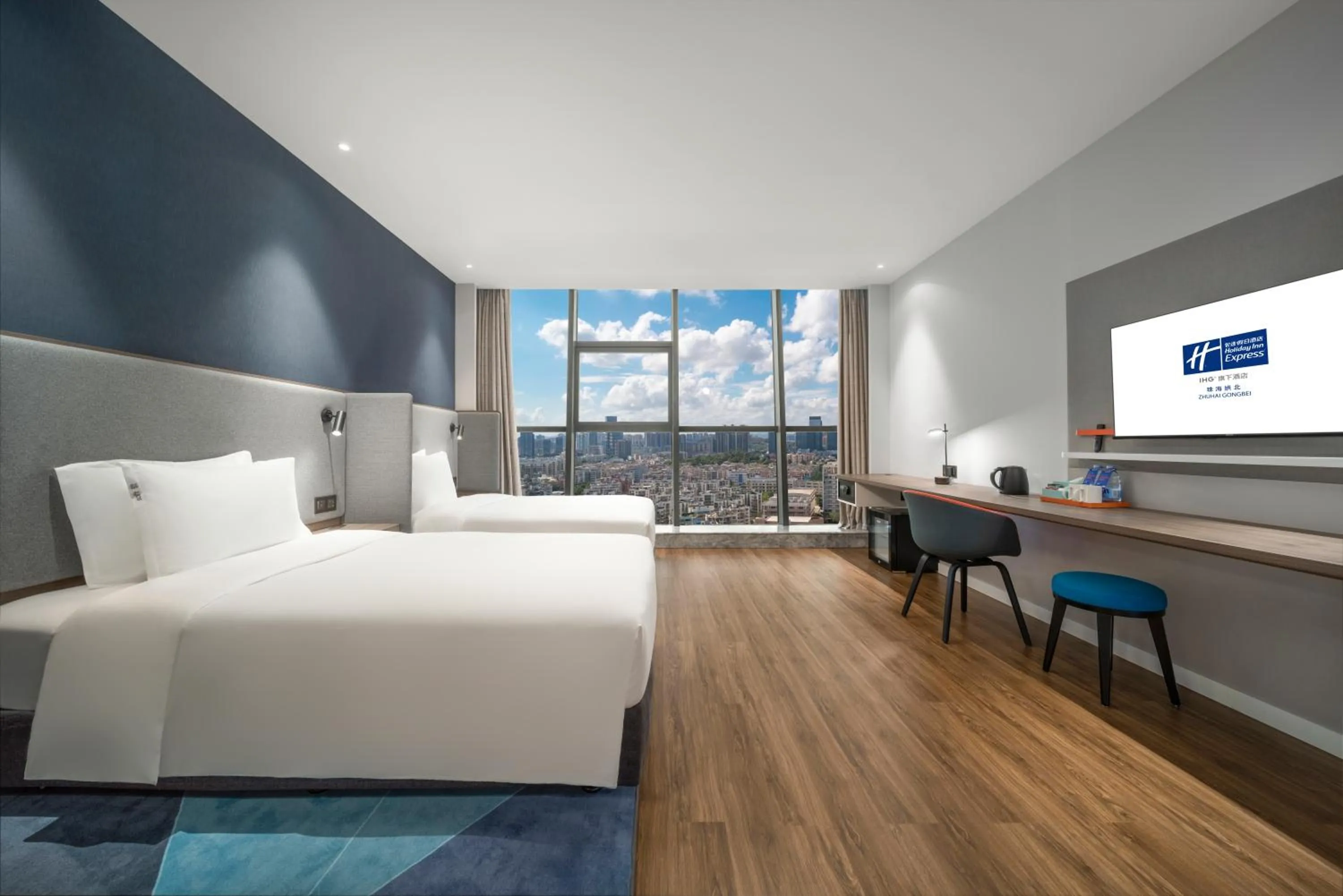 Bed in Holiday Inn Express Zhuhai Gongbei by IHG