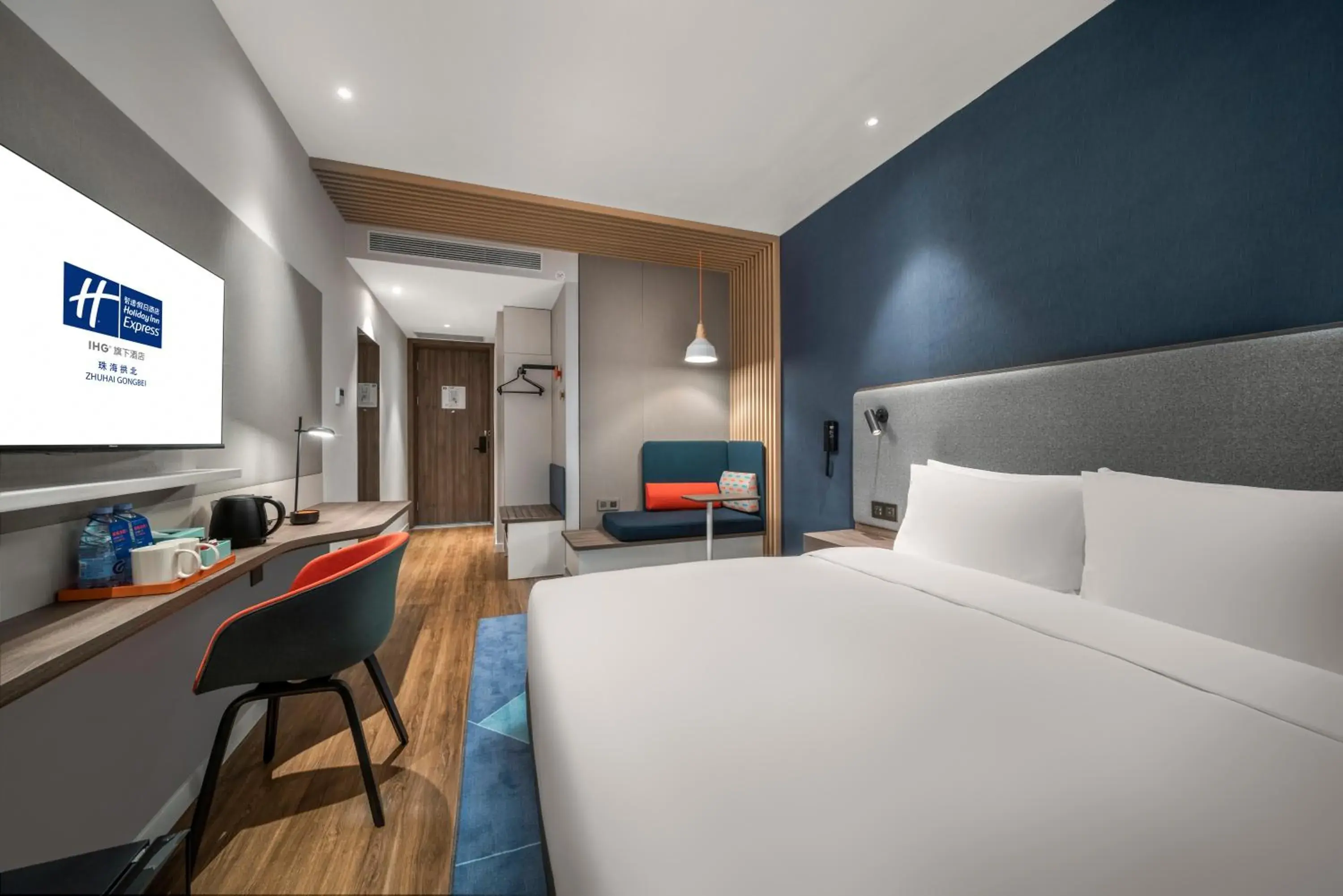 Bed in Holiday Inn Express Zhuhai Gongbei by IHG Bed in Holiday Inn Express Zhuhai Gongbei by IHG
