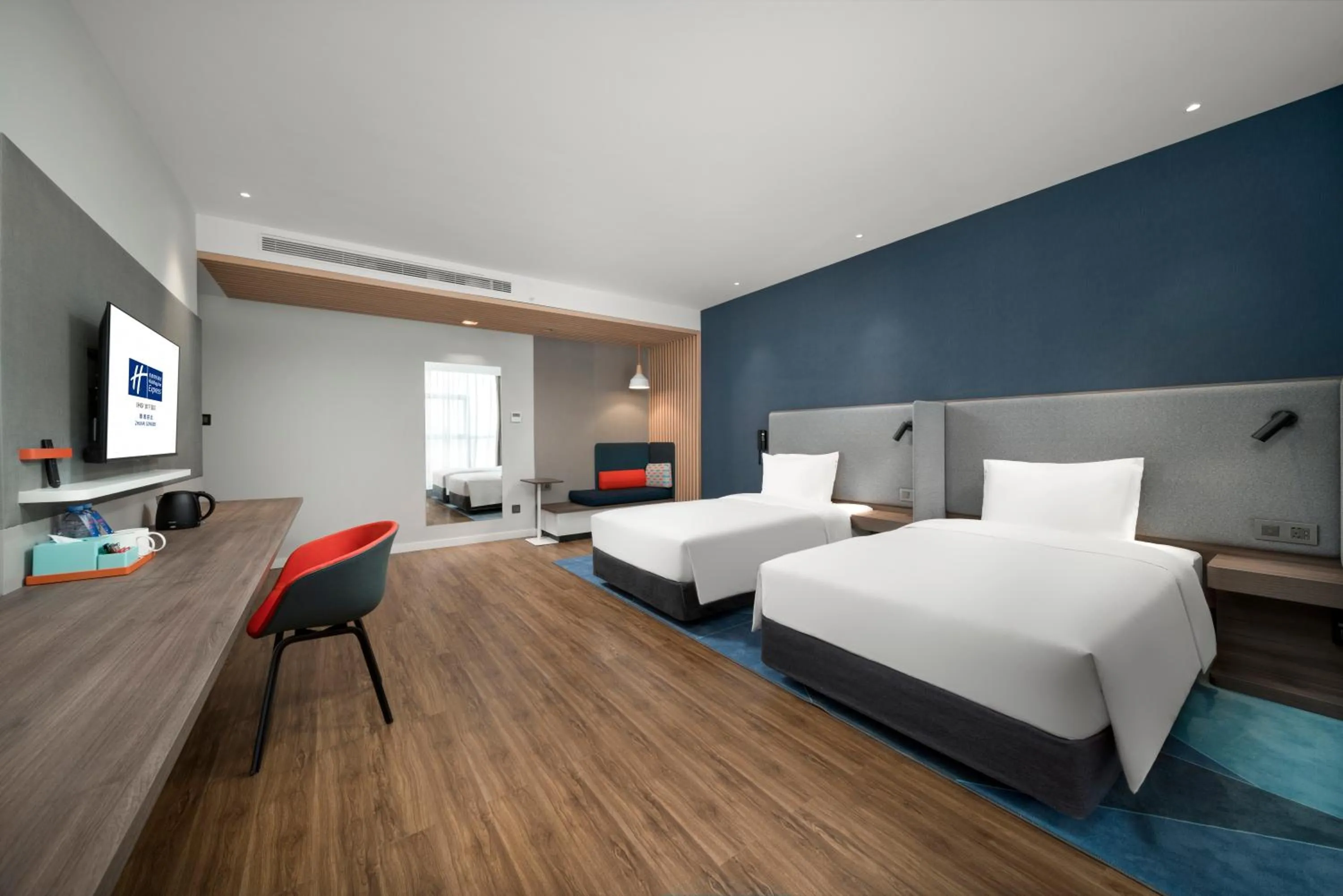 Bed in Holiday Inn Express Zhuhai Gongbei by IHG