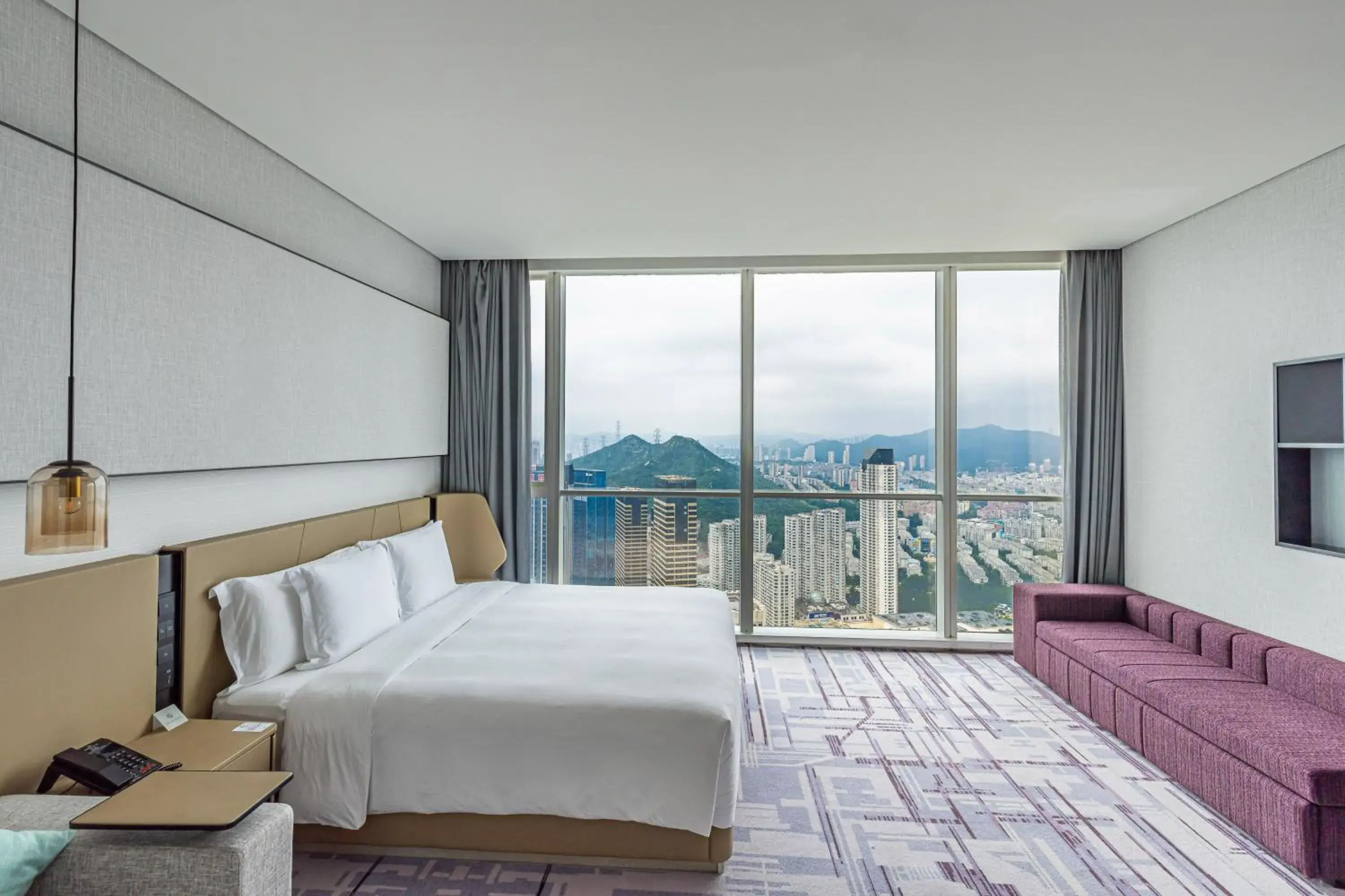 Standard King Room with Lounge Access in Crowne Plaza Dalian Xinghai by IHG Standard King Room with Lounge Access in Crowne Plaza Dalian Xinghai by IHG