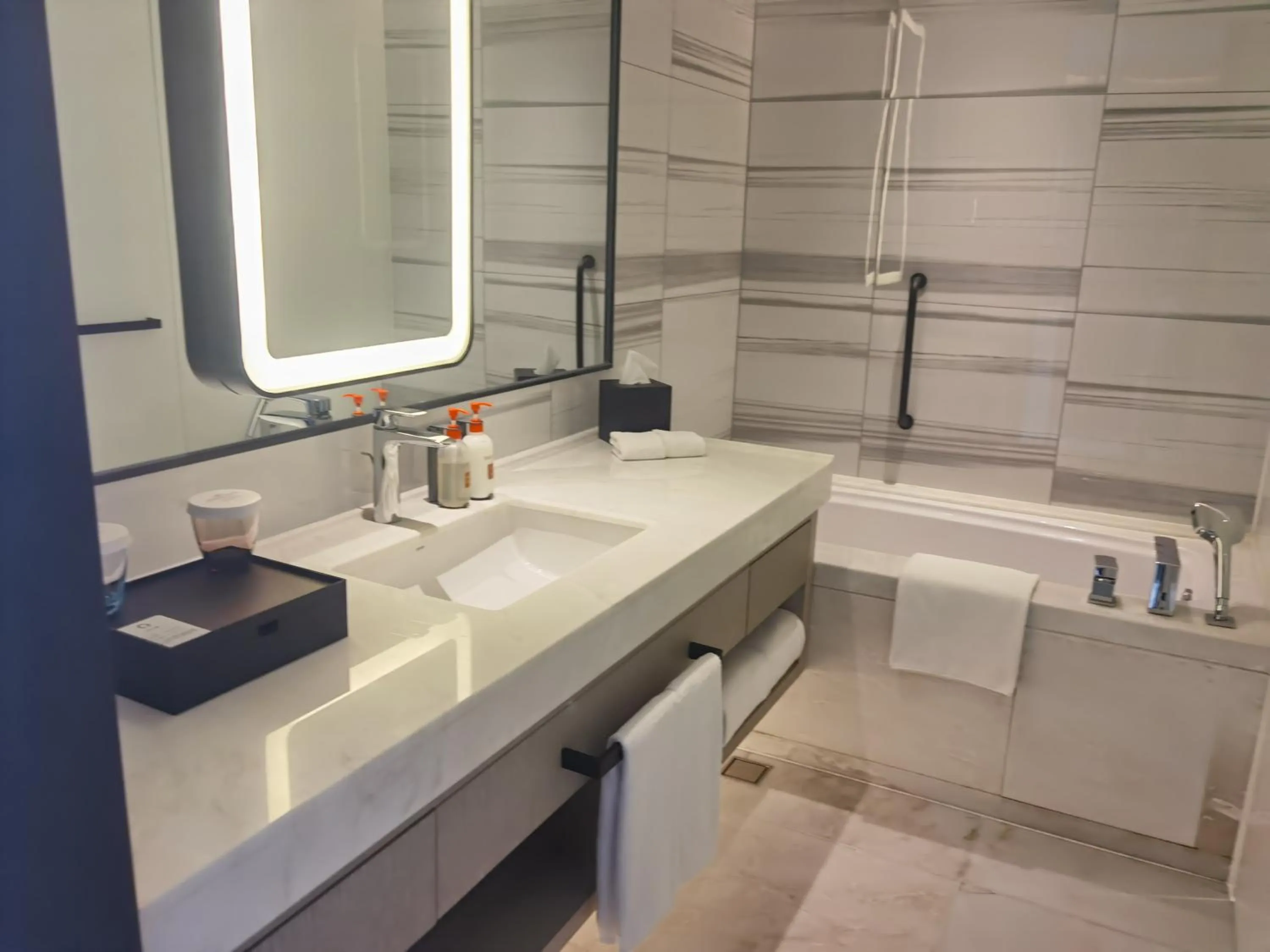 Crowne Plaza Dalian Xinghai by IHG