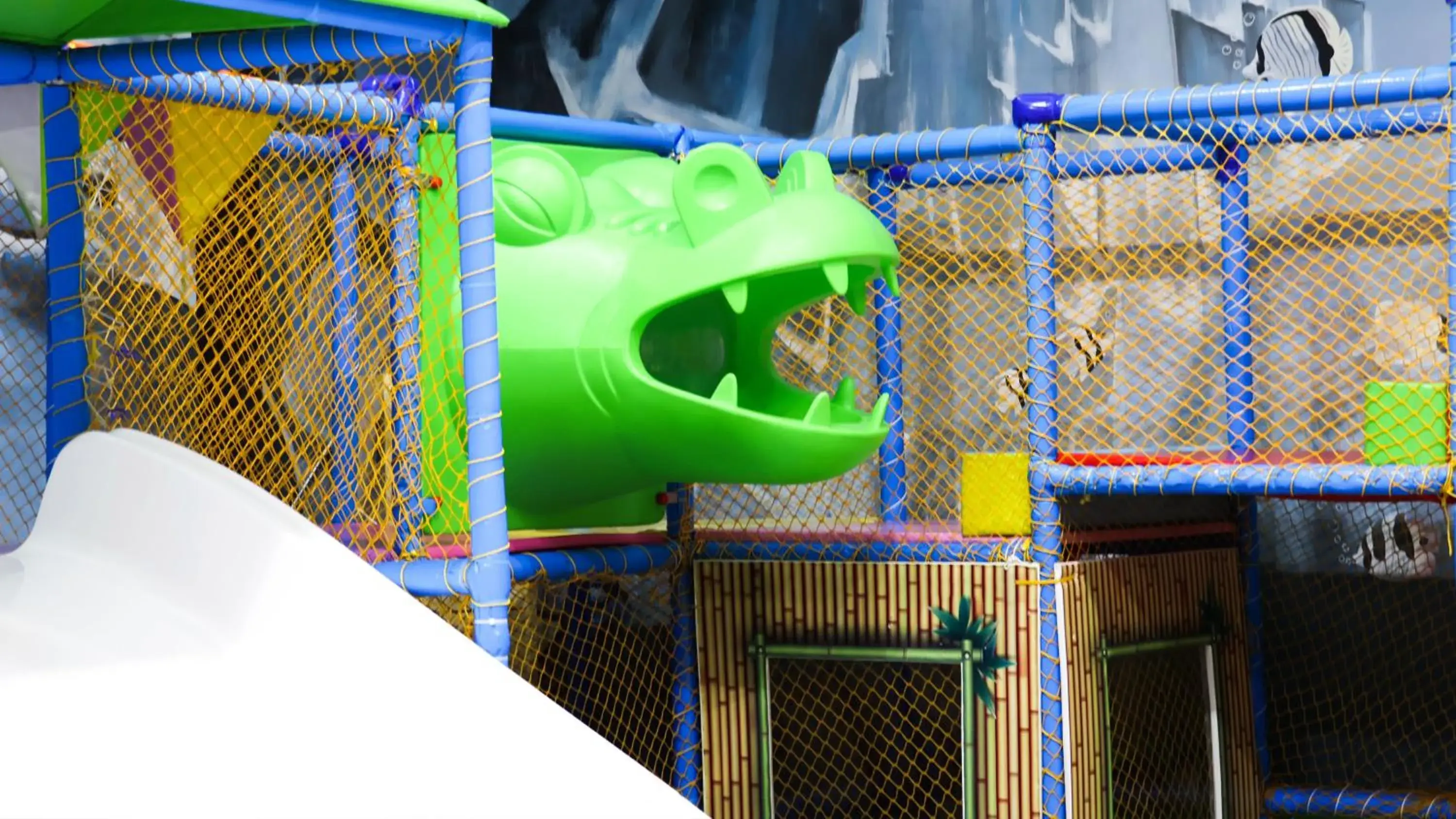 Swimming pool in Crowne Plaza Dalian Xinghai by IHG Swimming pool in Crowne Plaza Dalian Xinghai by IHG