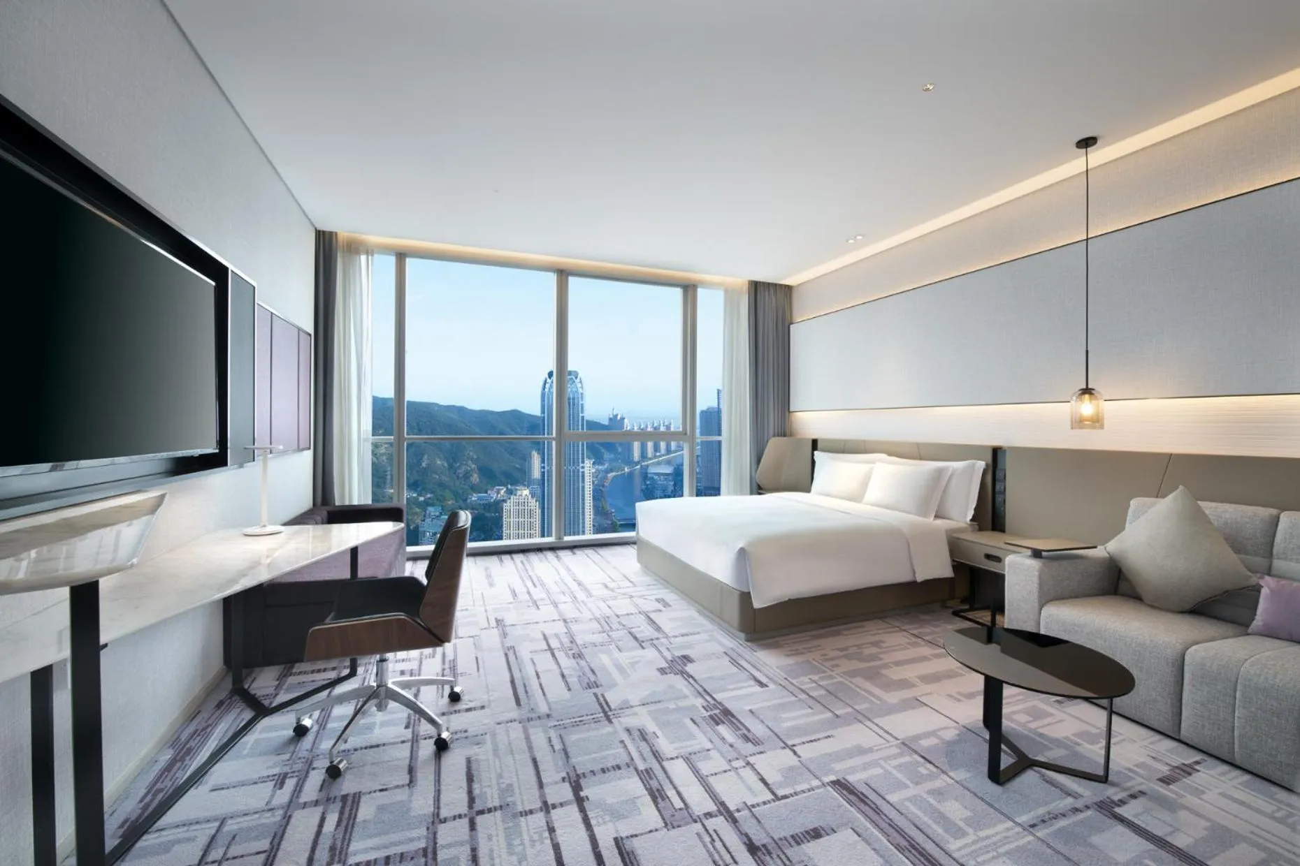 Bed in Crowne Plaza Dalian Xinghai by IHG