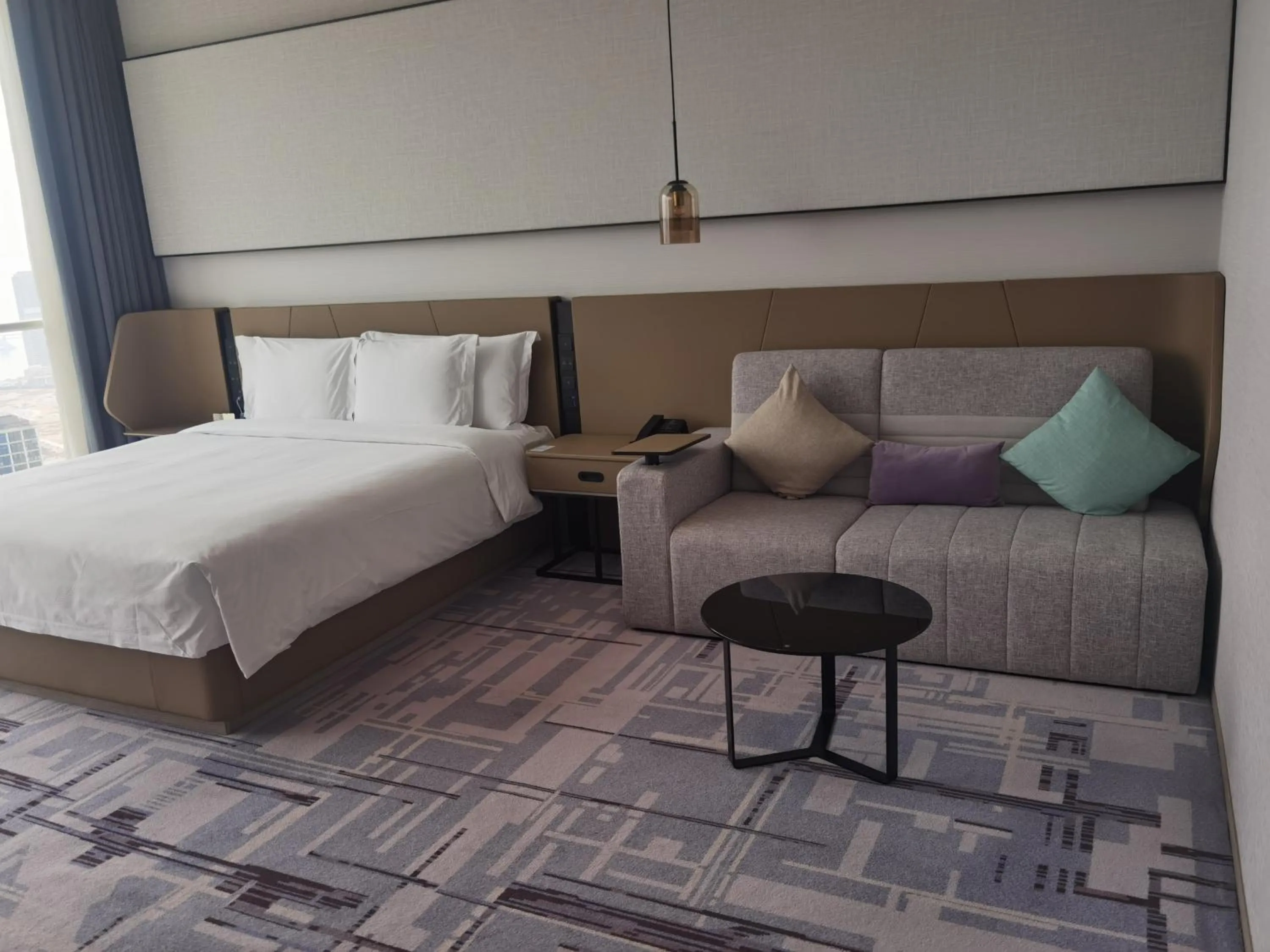 Bed in Crowne Plaza Dalian Xinghai by IHG