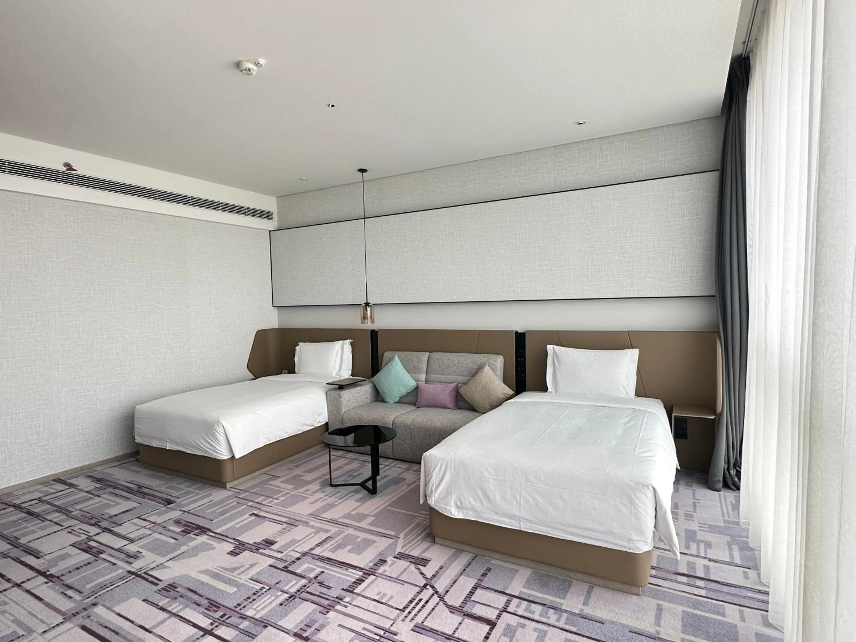 Bed in Crowne Plaza Dalian Xinghai by IHG