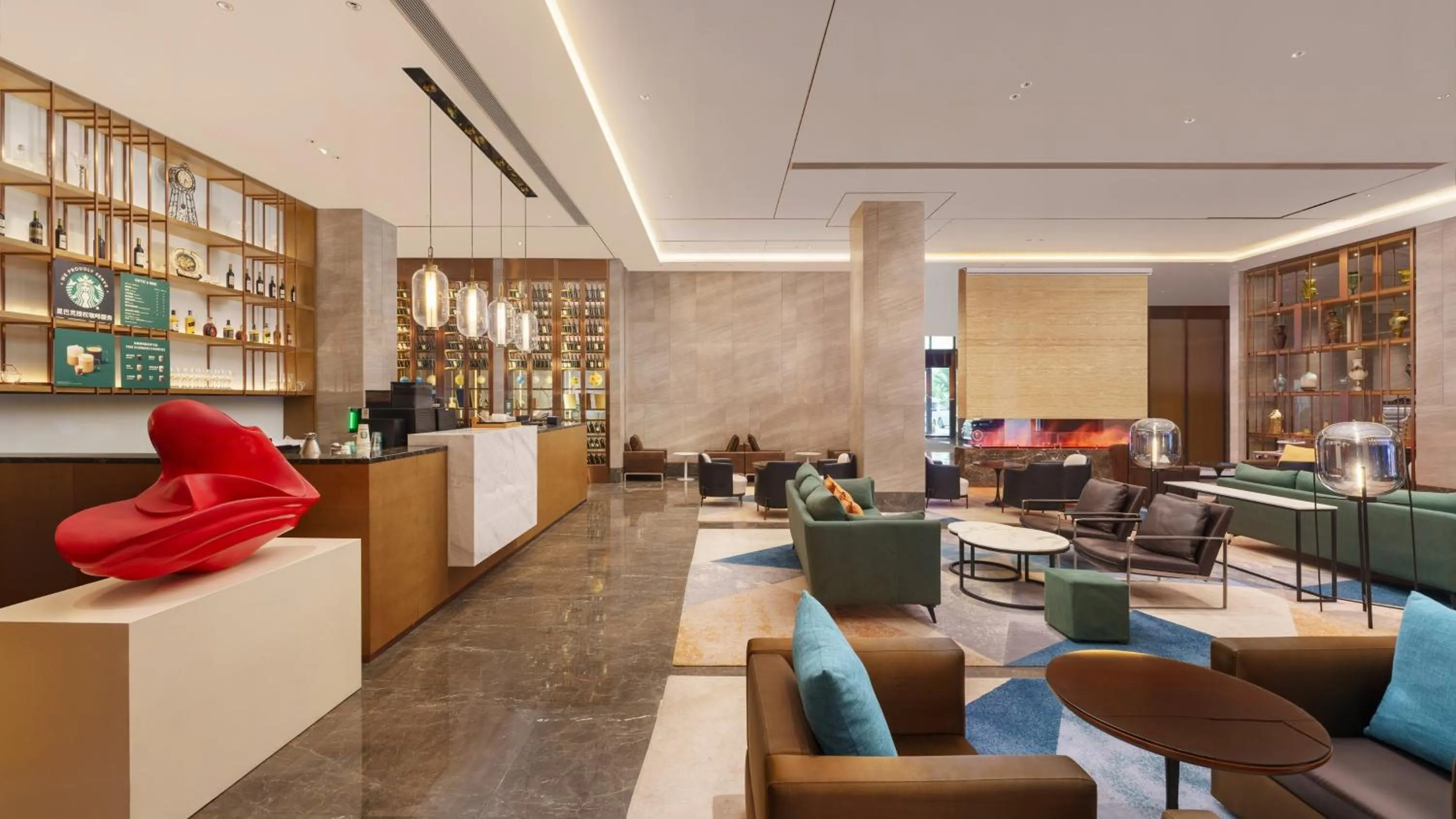 Lounge or bar in Crowne Plaza Dalian Xinghai by IHG