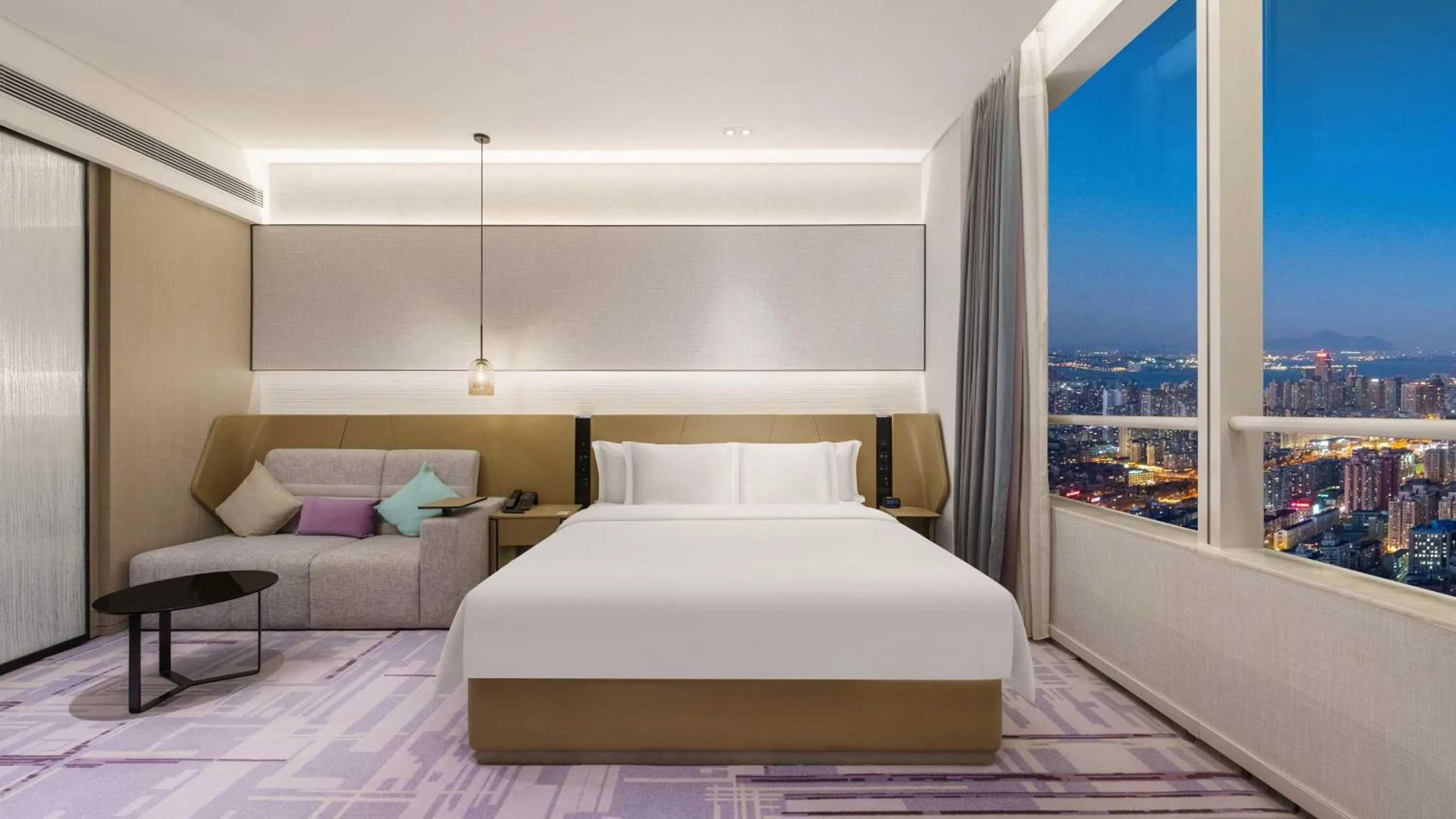 Photo of the whole room, Bed in Crowne Plaza Dalian Xinghai by IHG
