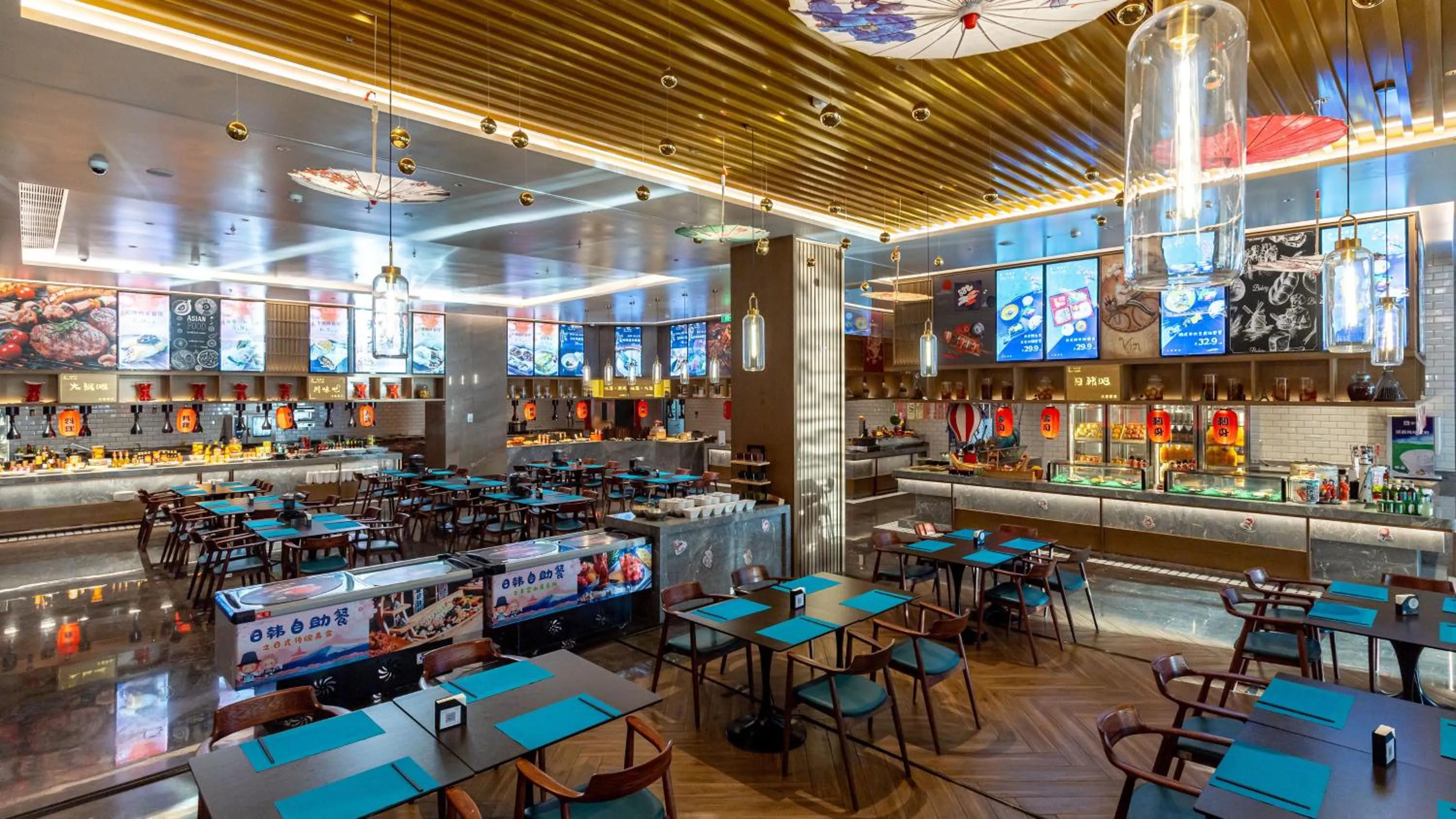 Restaurant/places to eat in Crowne Plaza Dalian Xinghai by IHG